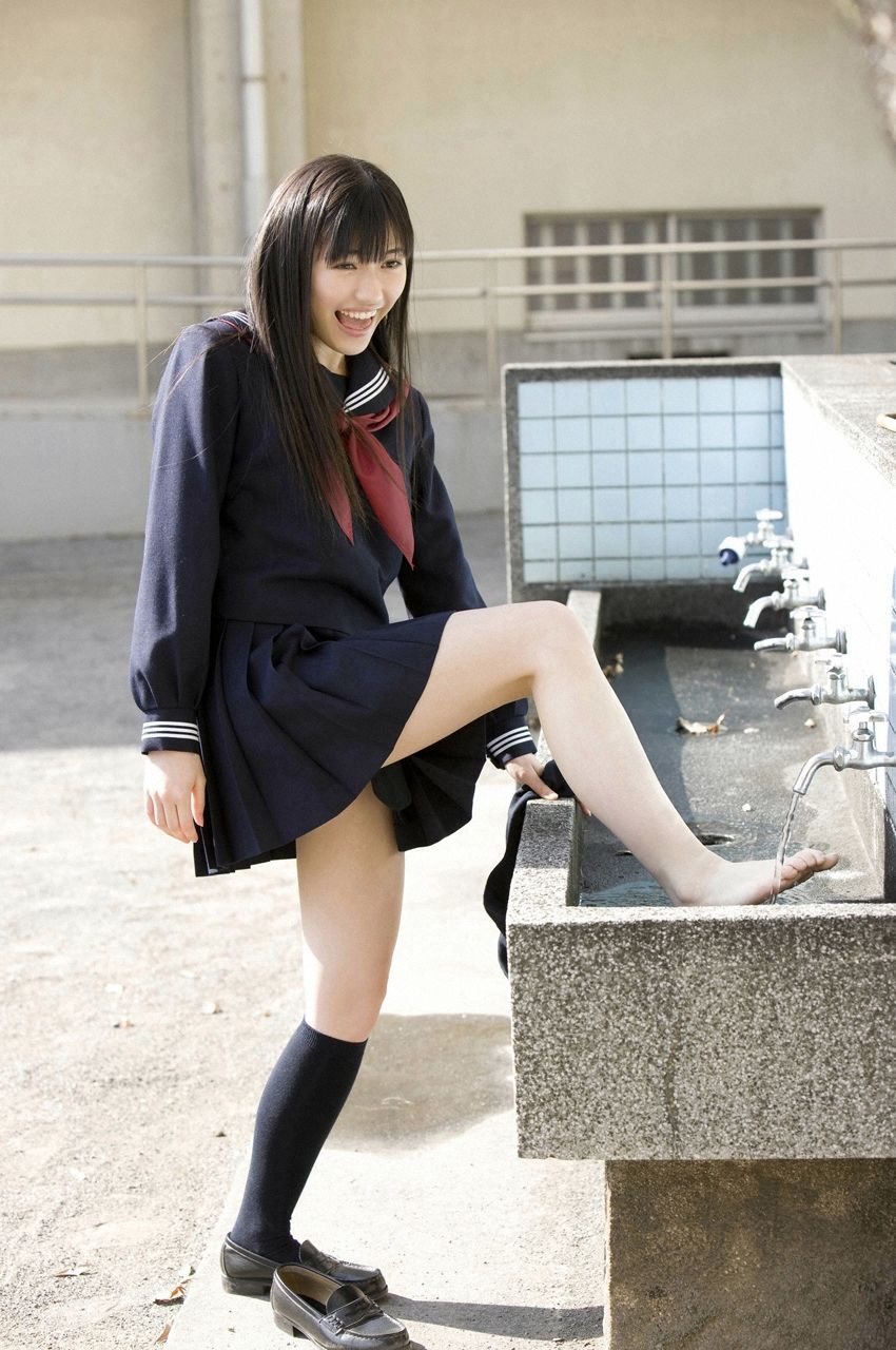 渡邊麻友『1st写真集 まゆゆ』 渡边达生