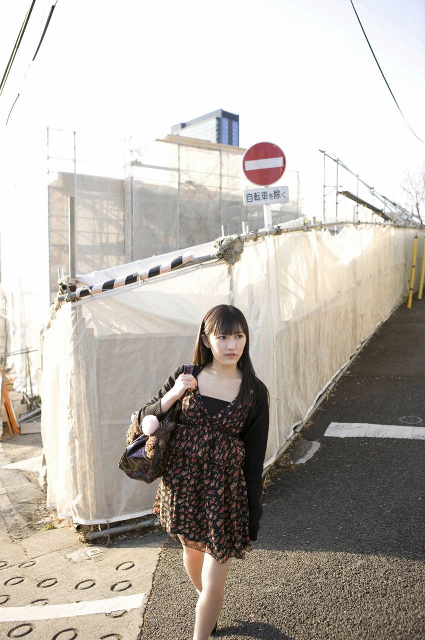 渡邊麻友『1st写真集 まゆゆ』 渡边达生