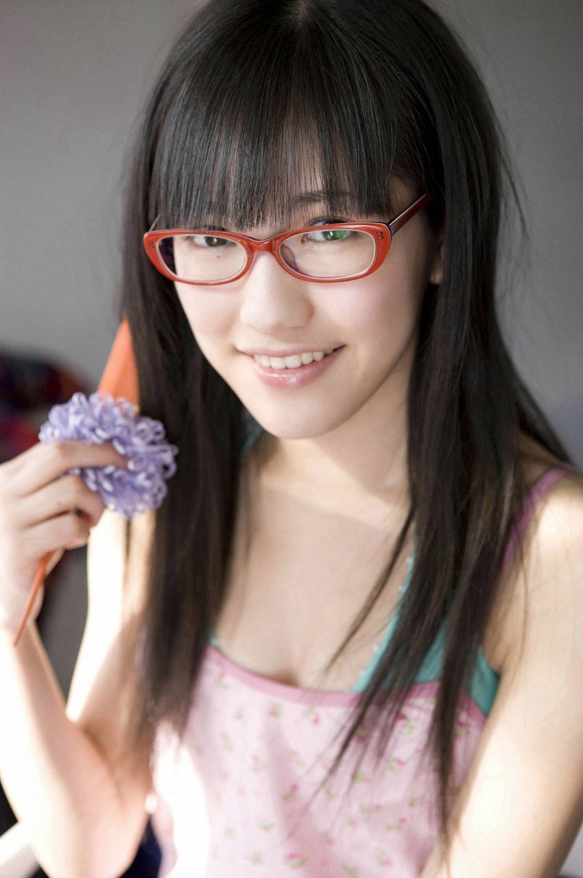 渡邊麻友『1st写真集 まゆゆ』 渡边达生