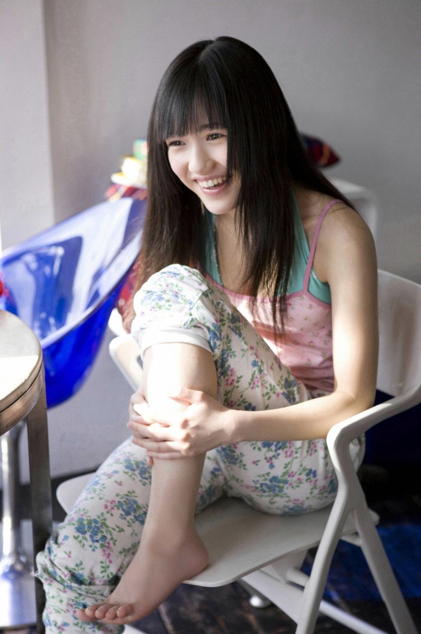 渡邊麻友『1st写真集 まゆゆ』 渡边达生