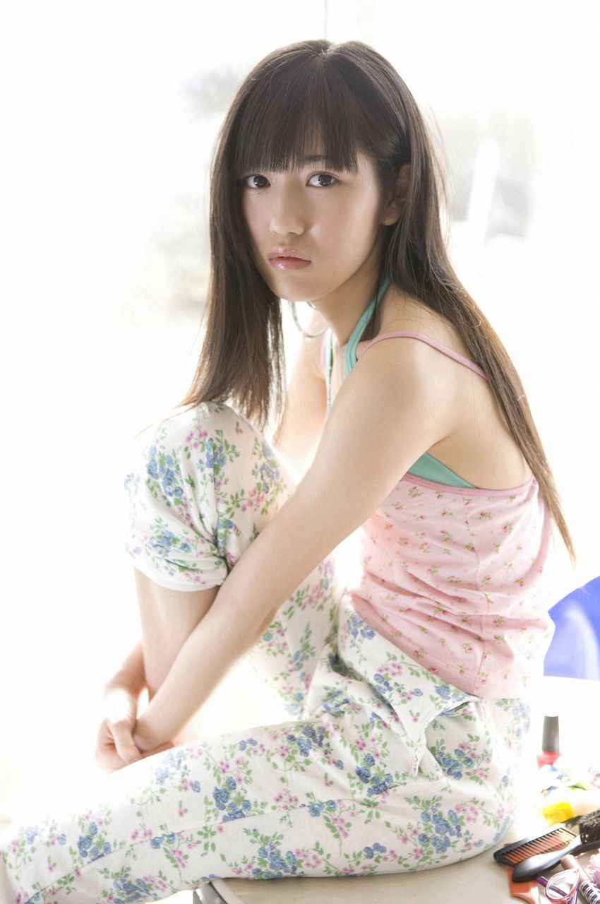 渡邊麻友『1st写真集 まゆゆ』 渡边达生
