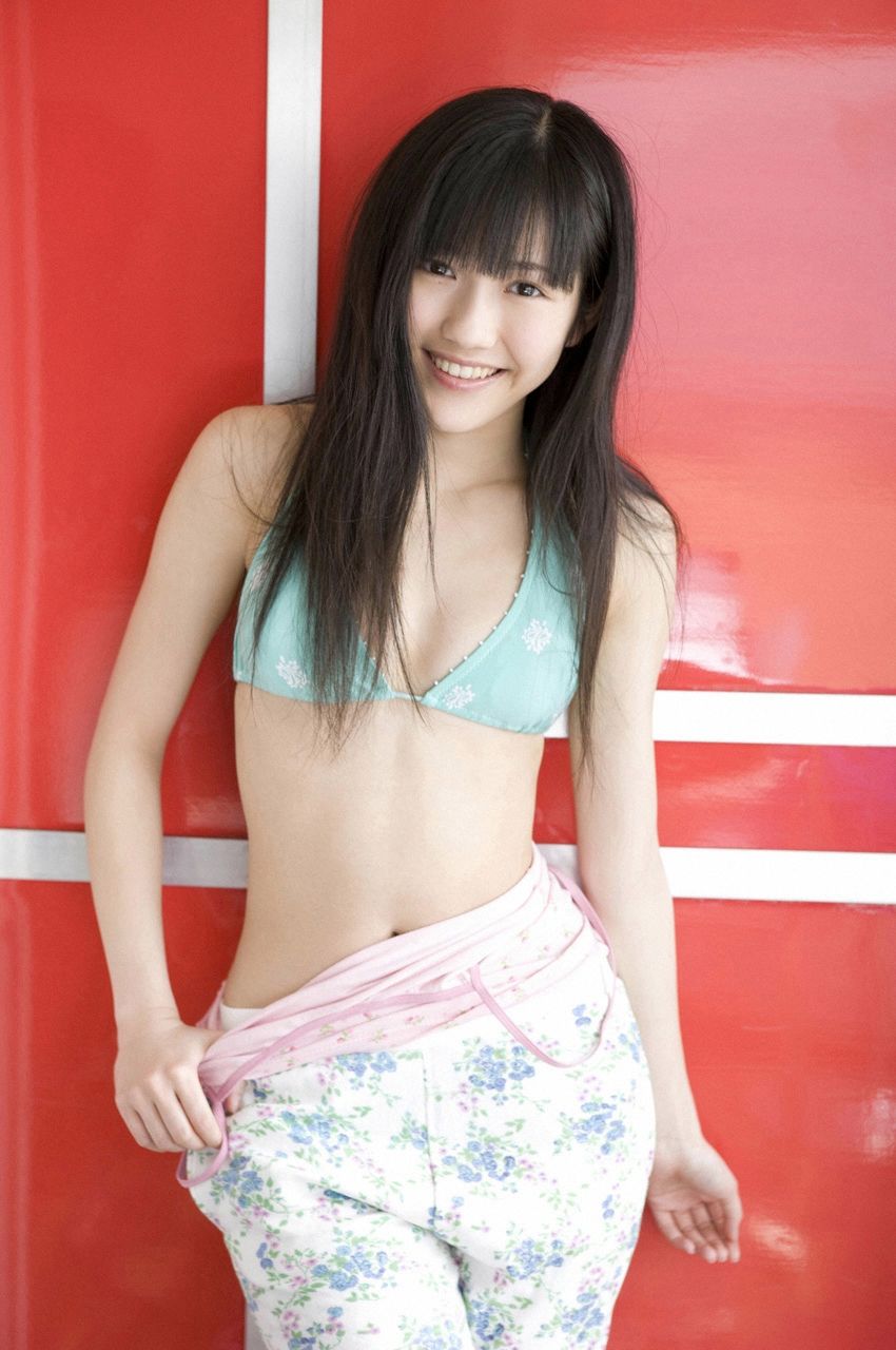渡邊麻友『1st写真集 まゆゆ』 渡边达生