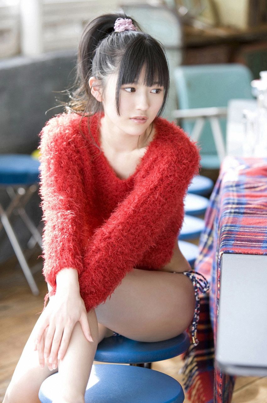渡邊麻友『1st写真集 まゆゆ』 渡边达生