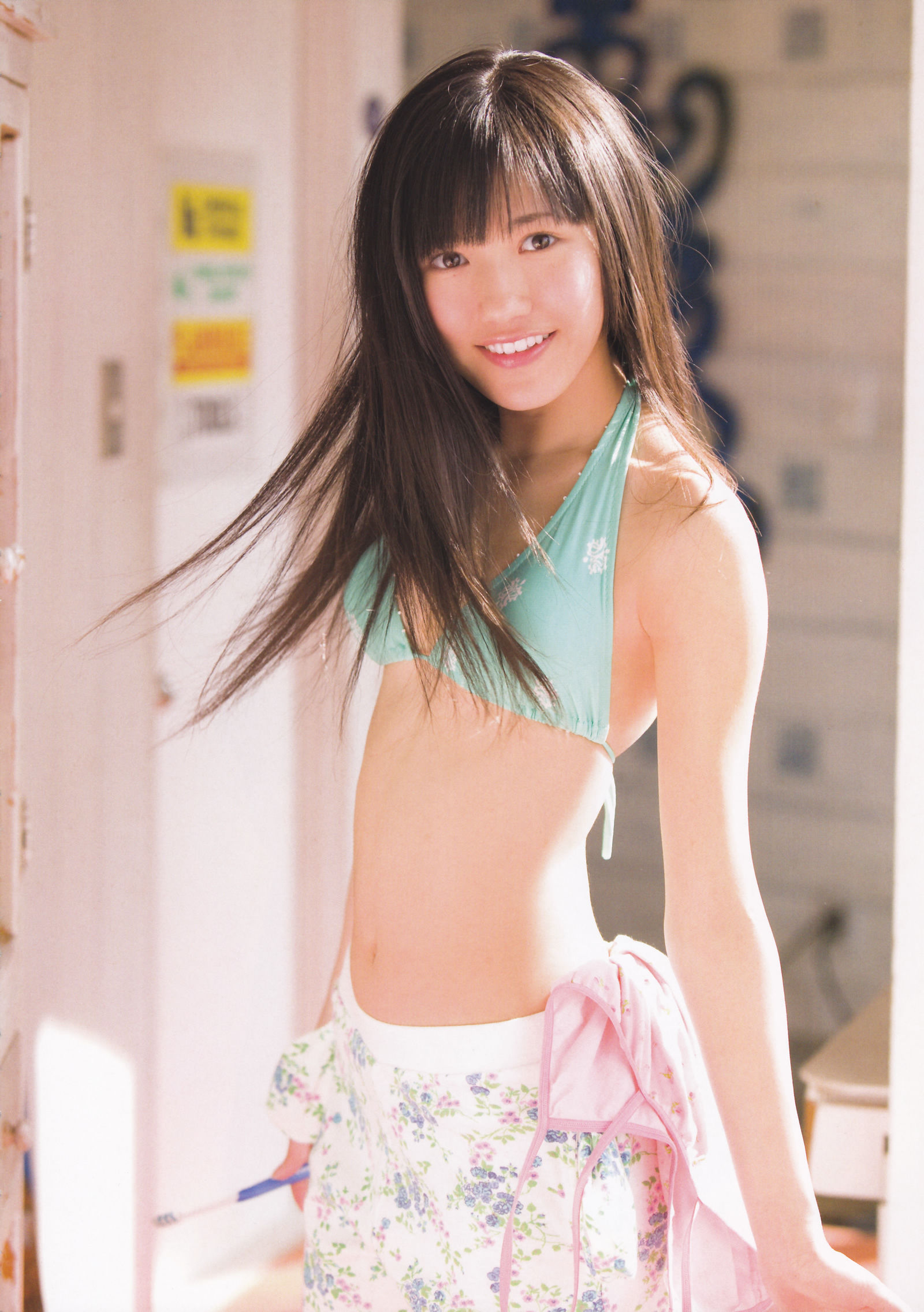 渡邊麻友『1st写真集 まゆゆ』 渡边达生