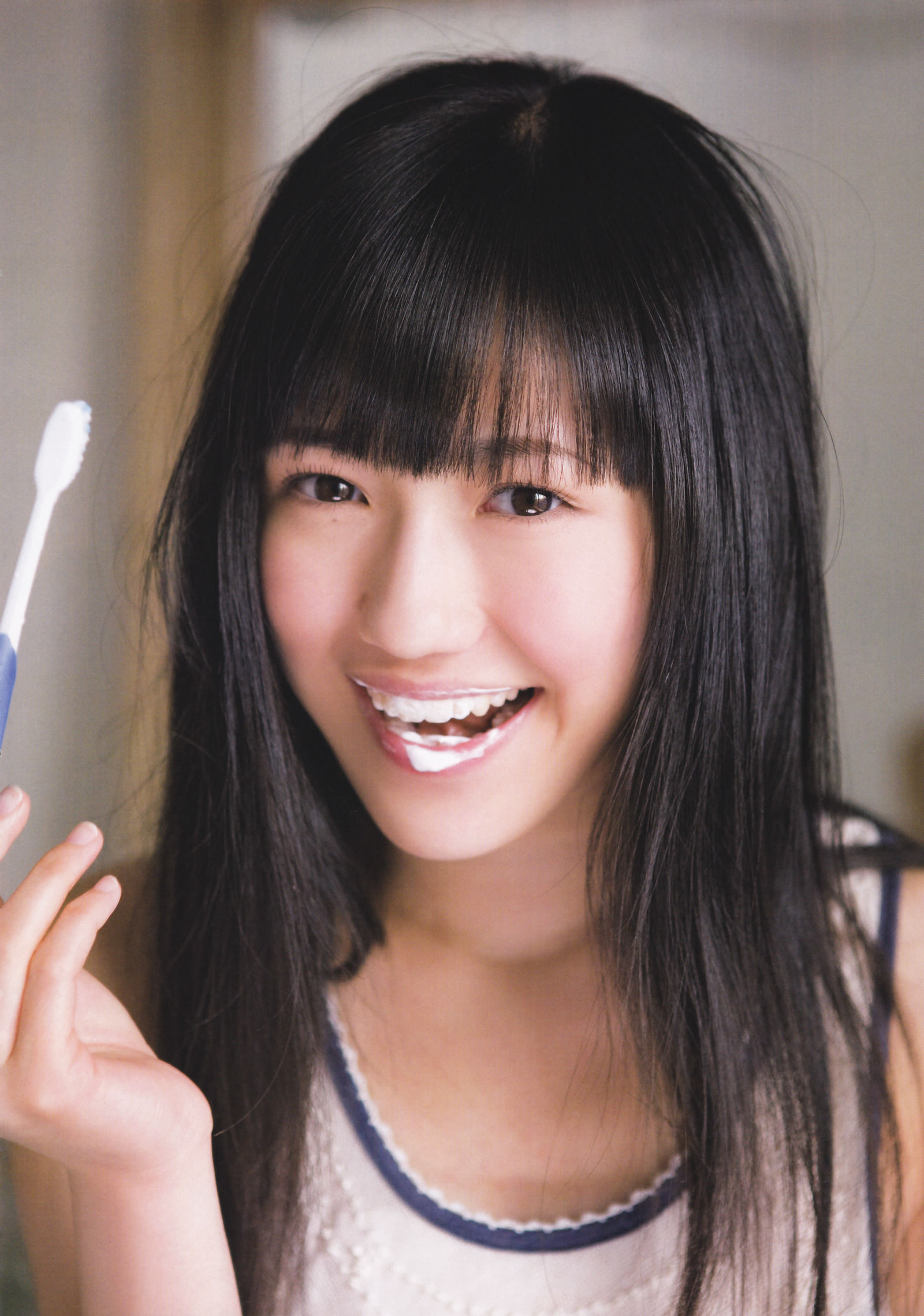 渡邊麻友『1st写真集 まゆゆ』 渡边达生