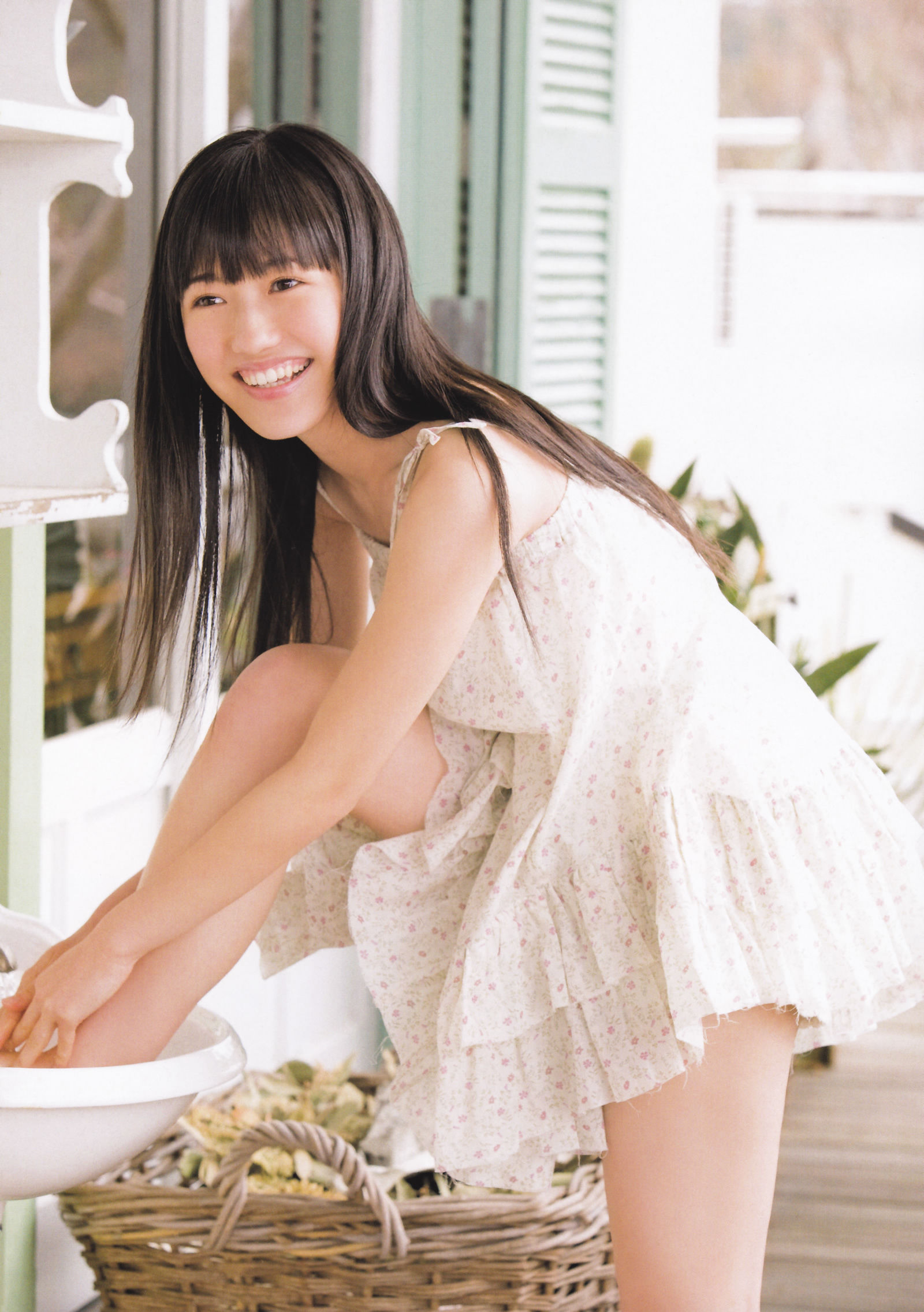 渡邊麻友『1st写真集 まゆゆ』 渡边达生