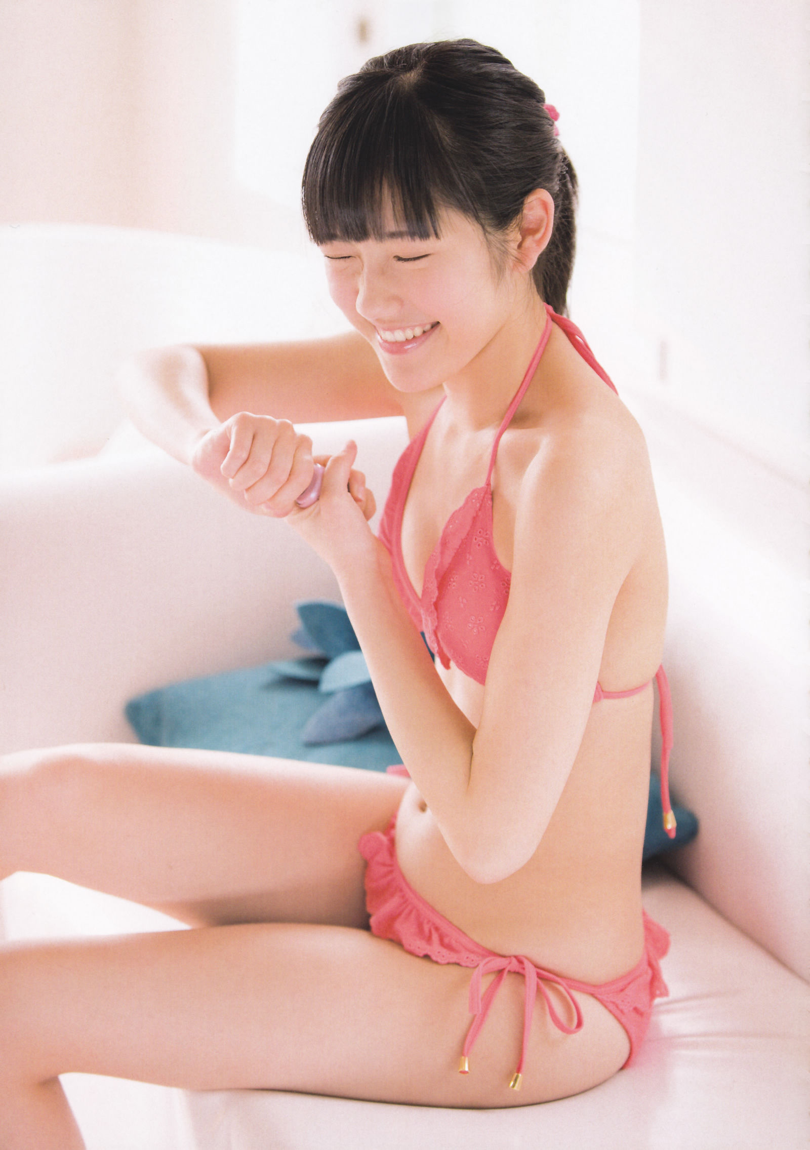 渡邊麻友『1st写真集 まゆゆ』 渡边达生