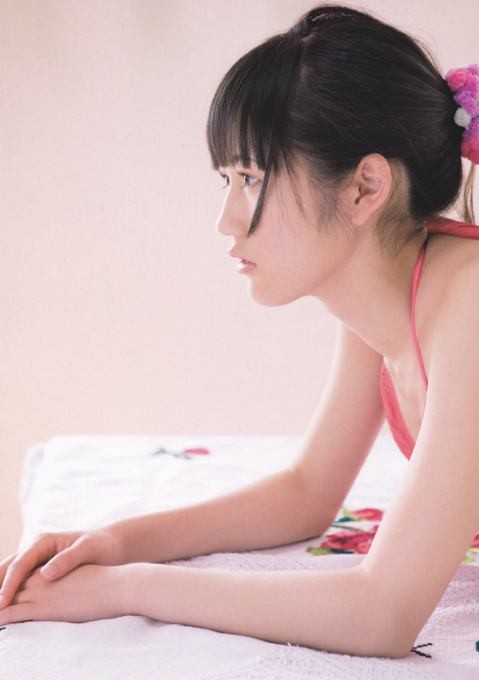 渡邊麻友『1st写真集 まゆゆ』 渡边达生