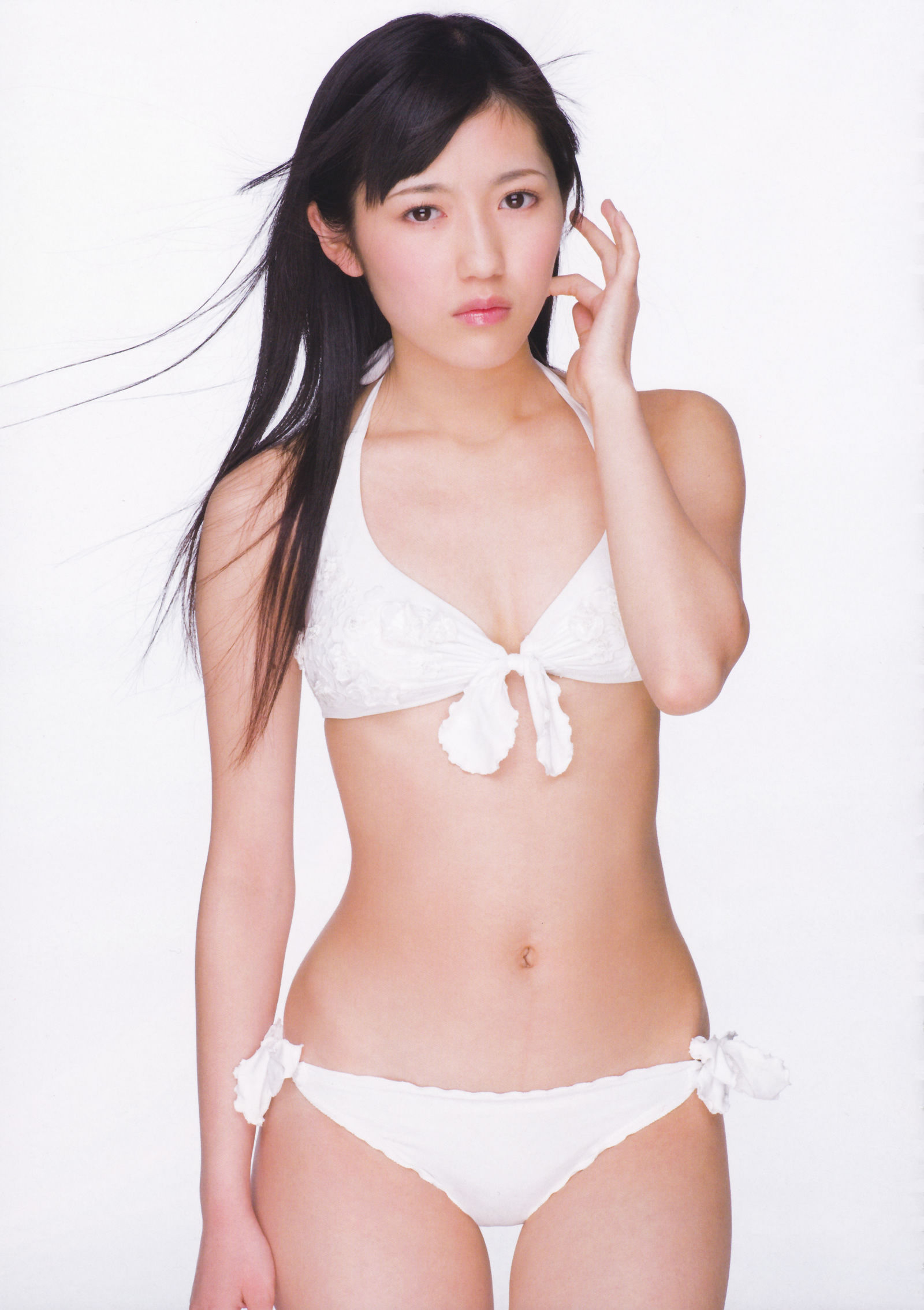 渡邊麻友『1st写真集 まゆゆ』 渡边达生