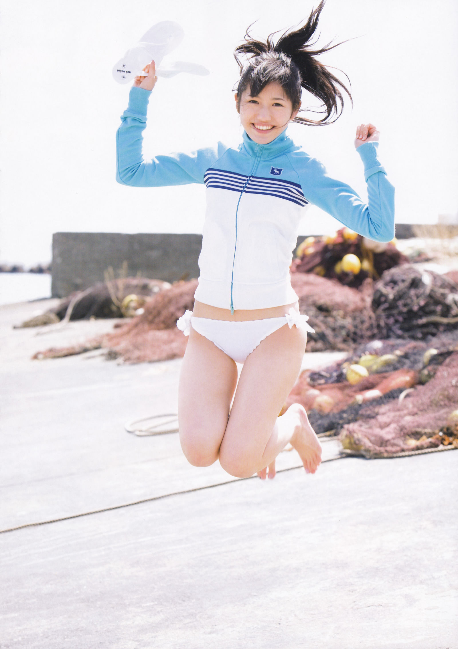 渡邊麻友『1st写真集 まゆゆ』 渡边达生