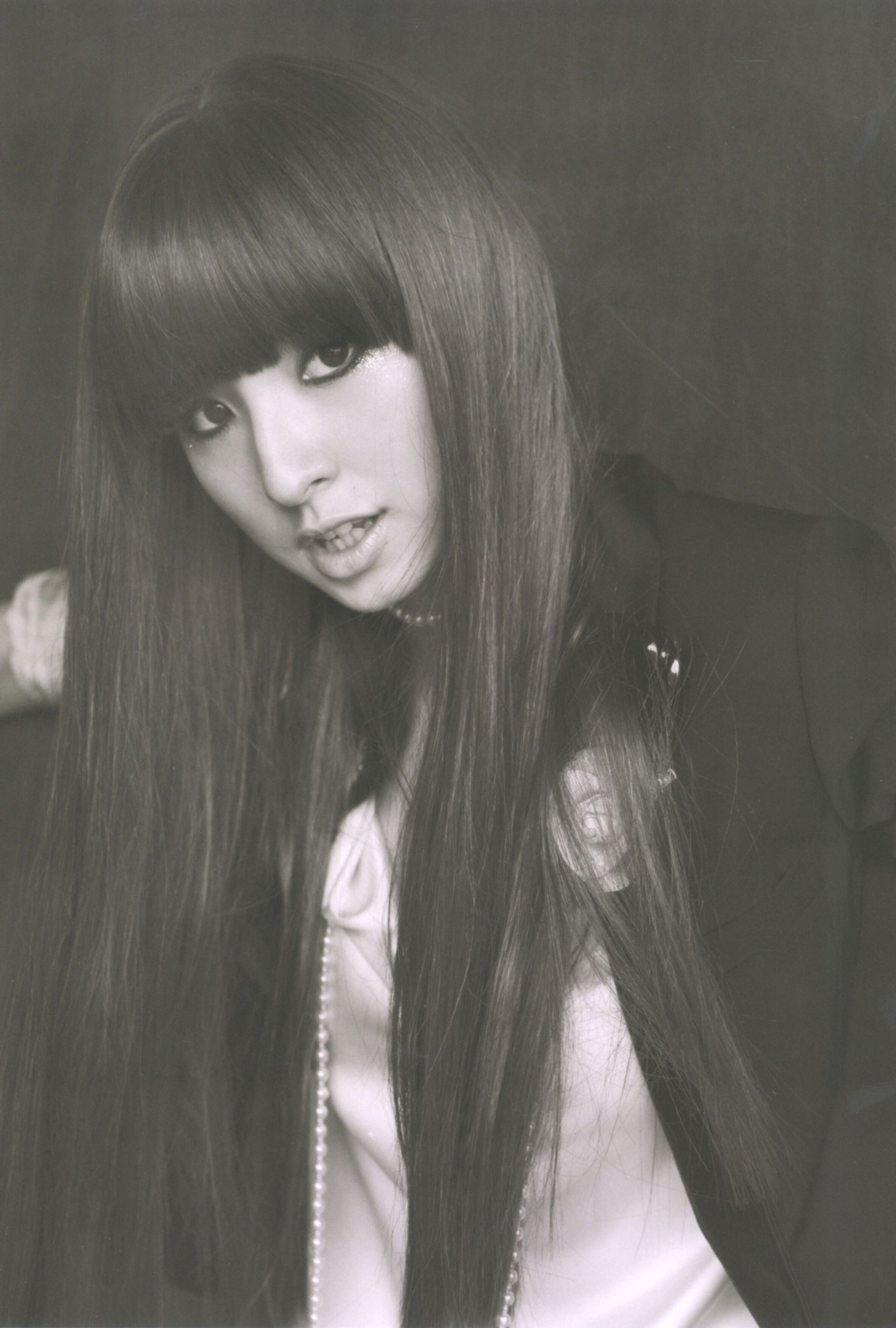 篠田麻里子 Mariko Shinoda《Pendulum》