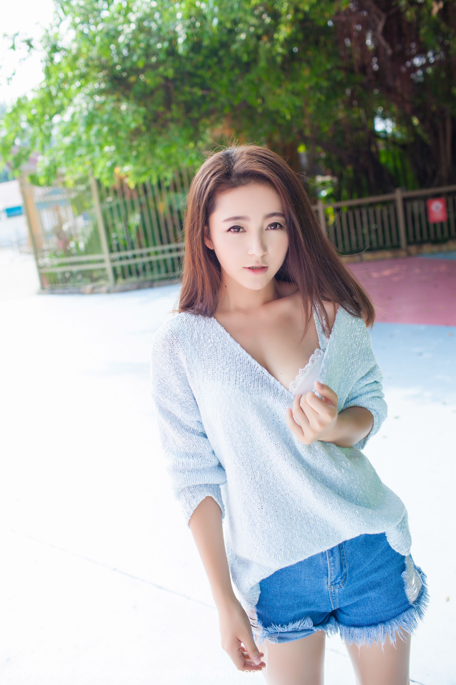 夏茉GIGI《牛仔热裤街拍》 [爱蜜社IMiss] Vol.049