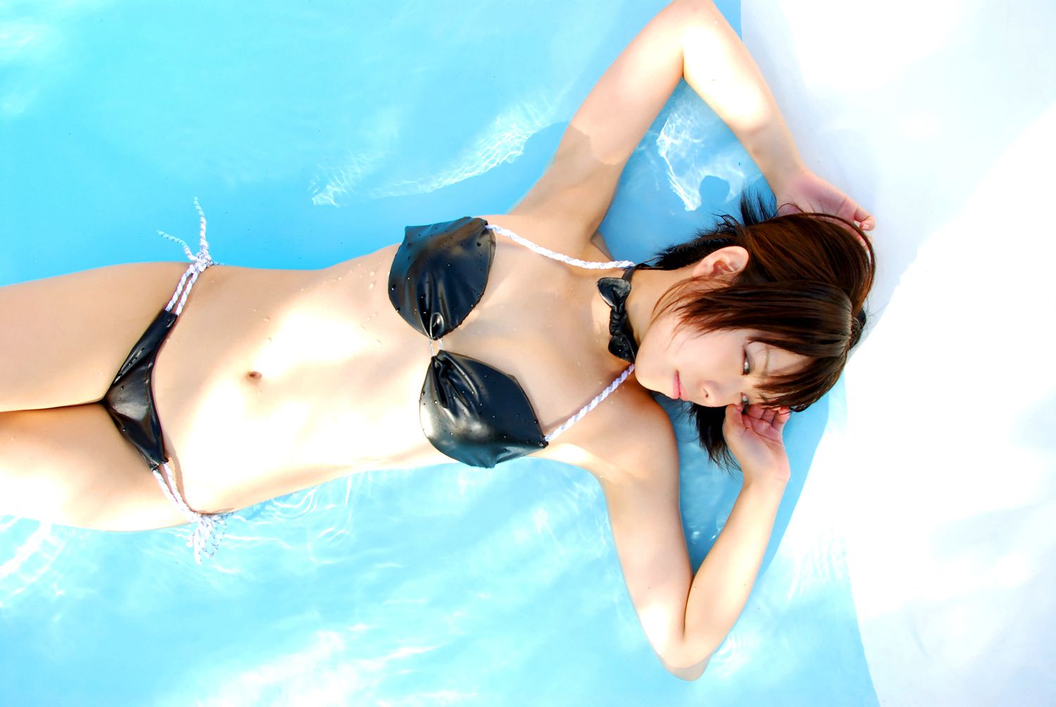 橘みなみ (Tachibana Minami) 《赌场少女》理欧?罗伦斯 3Sets