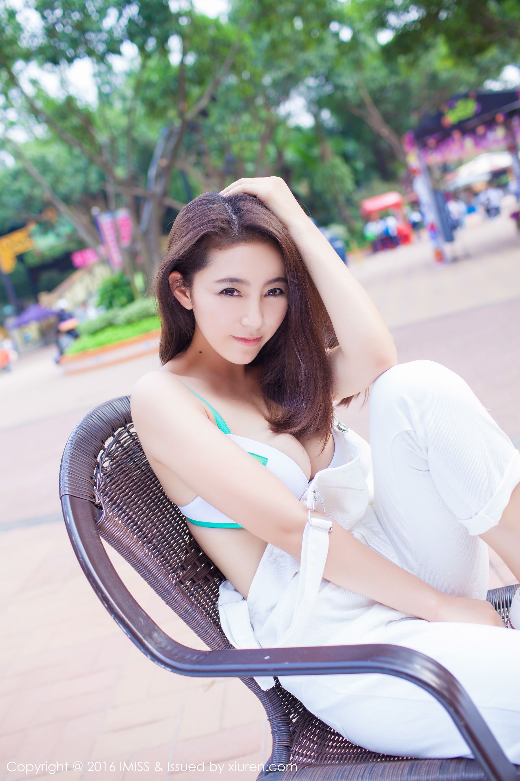 夏茉GIGI《2套服饰街拍》 [爱蜜社IMiss] Vol.066