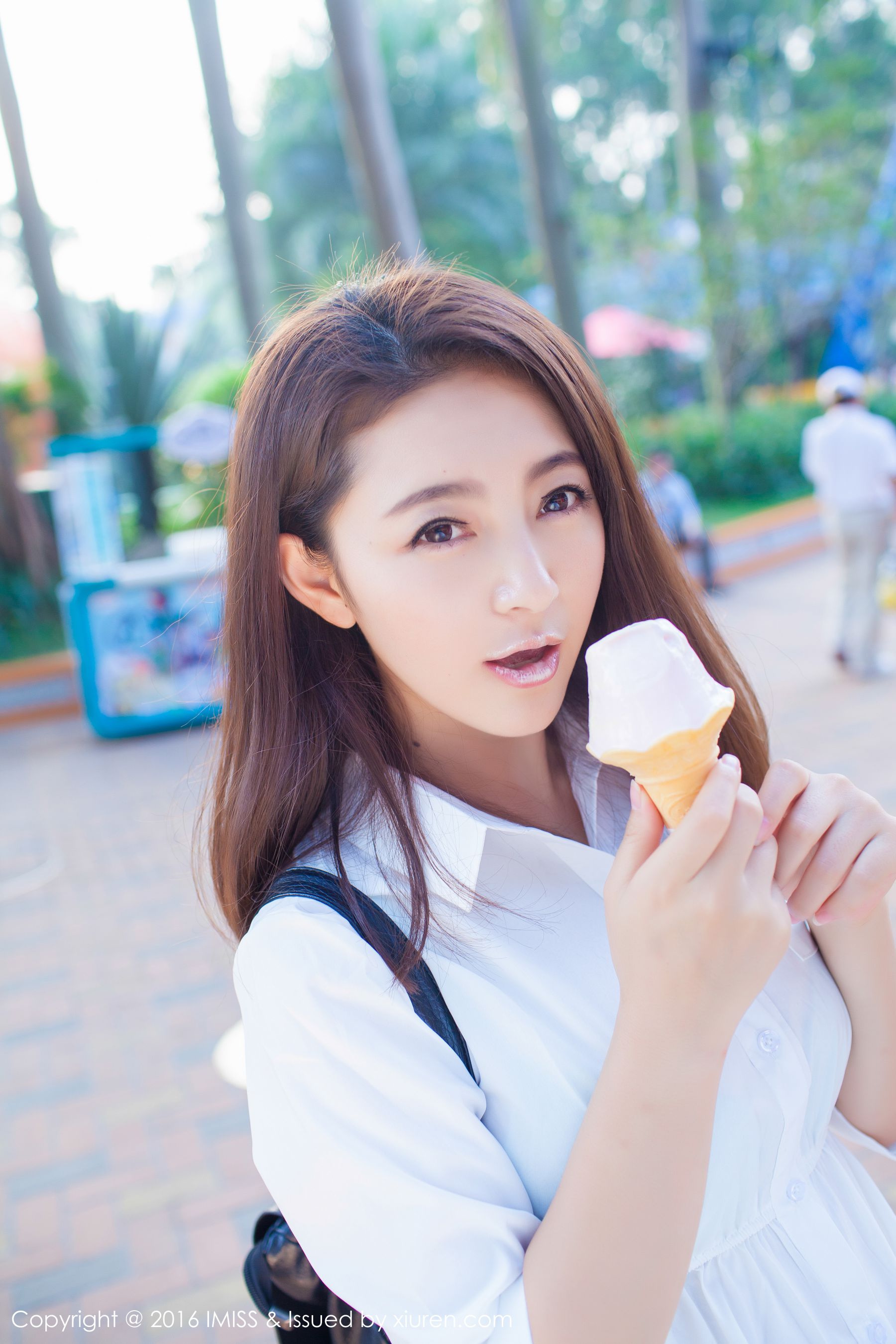 夏茉GIGI《2套服饰街拍》 [爱蜜社IMiss] Vol.066