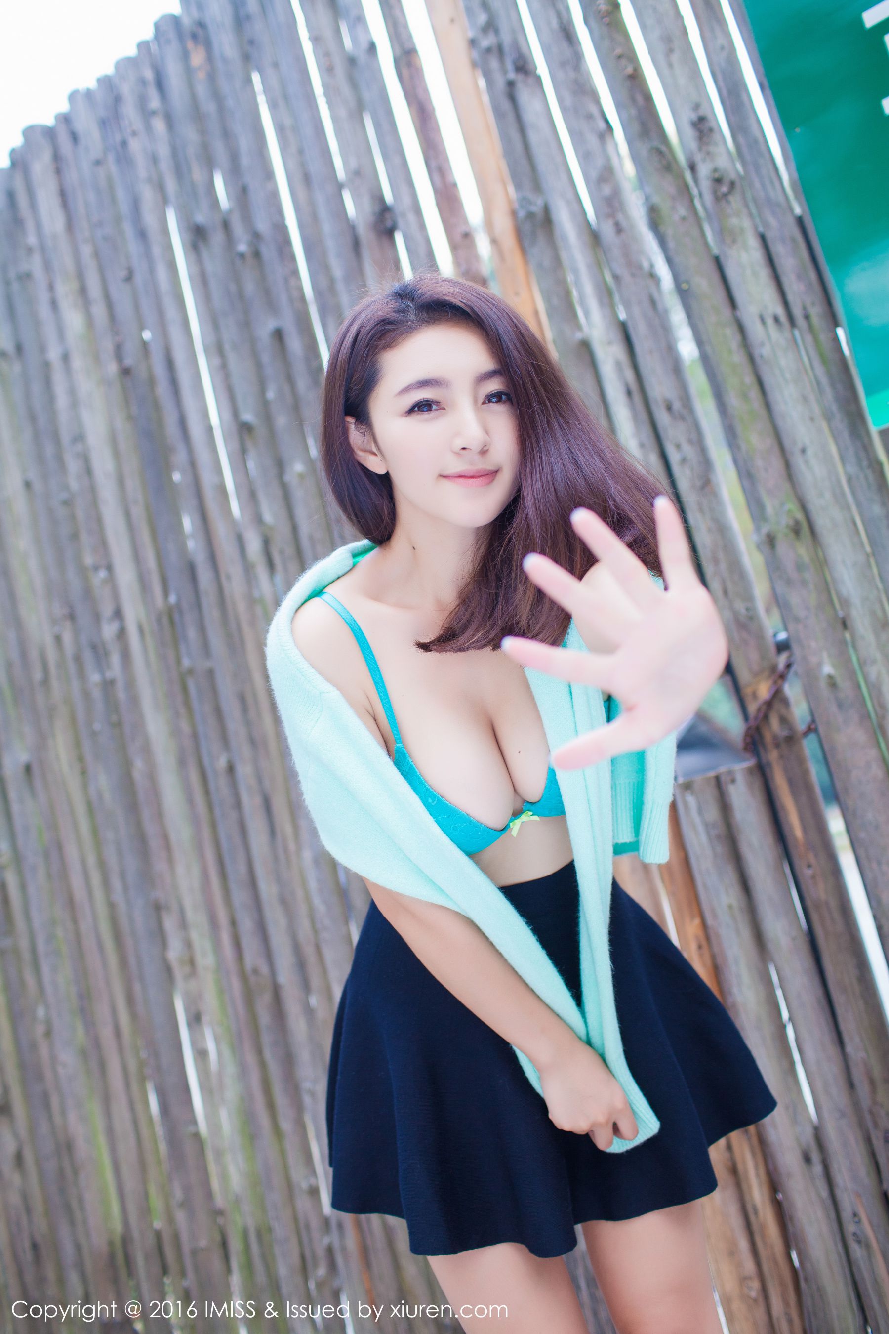 夏茉GIGI《2套服饰街拍》 [爱蜜社IMiss] Vol.066