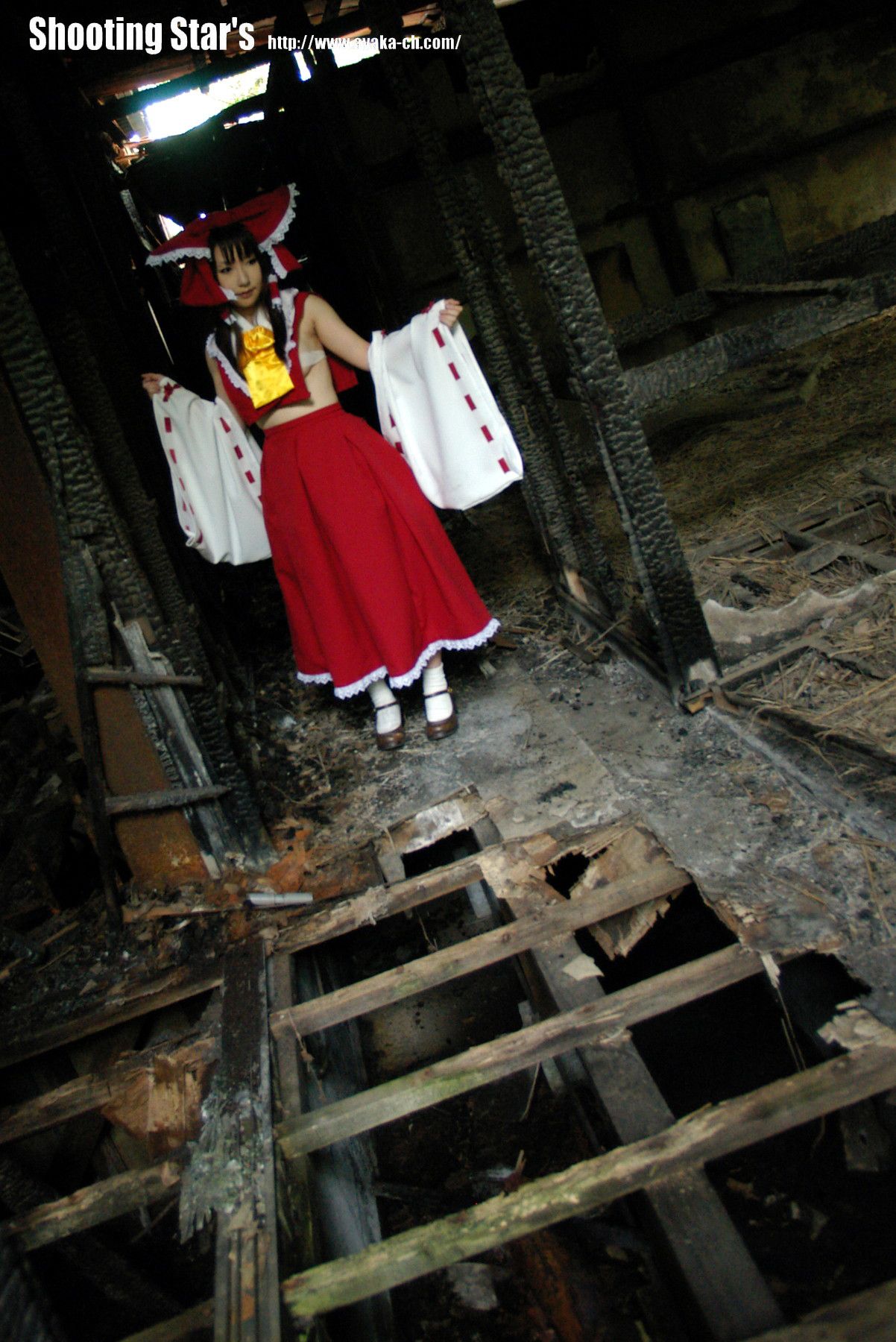 绫香サク 《東方Project》博麗霊夢 Reimu Hakurei