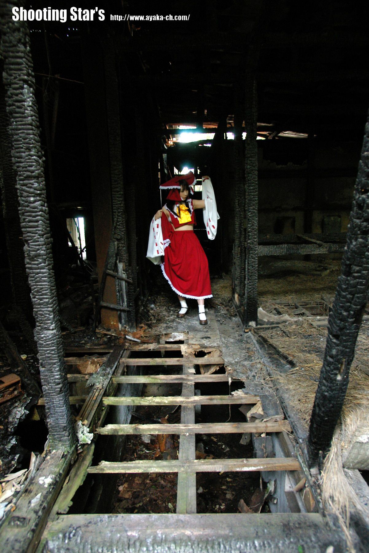 绫香サク 《東方Project》博麗霊夢 Reimu Hakurei