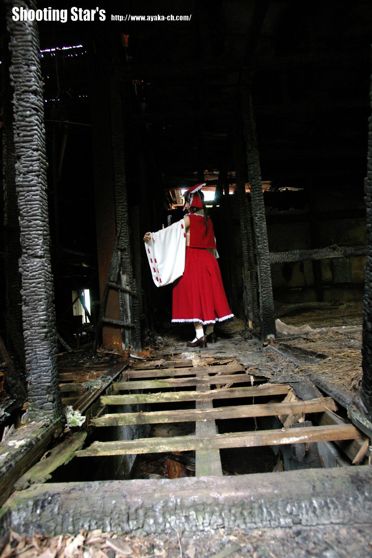 绫香サク 《東方Project》博麗霊夢 Reimu Hakurei