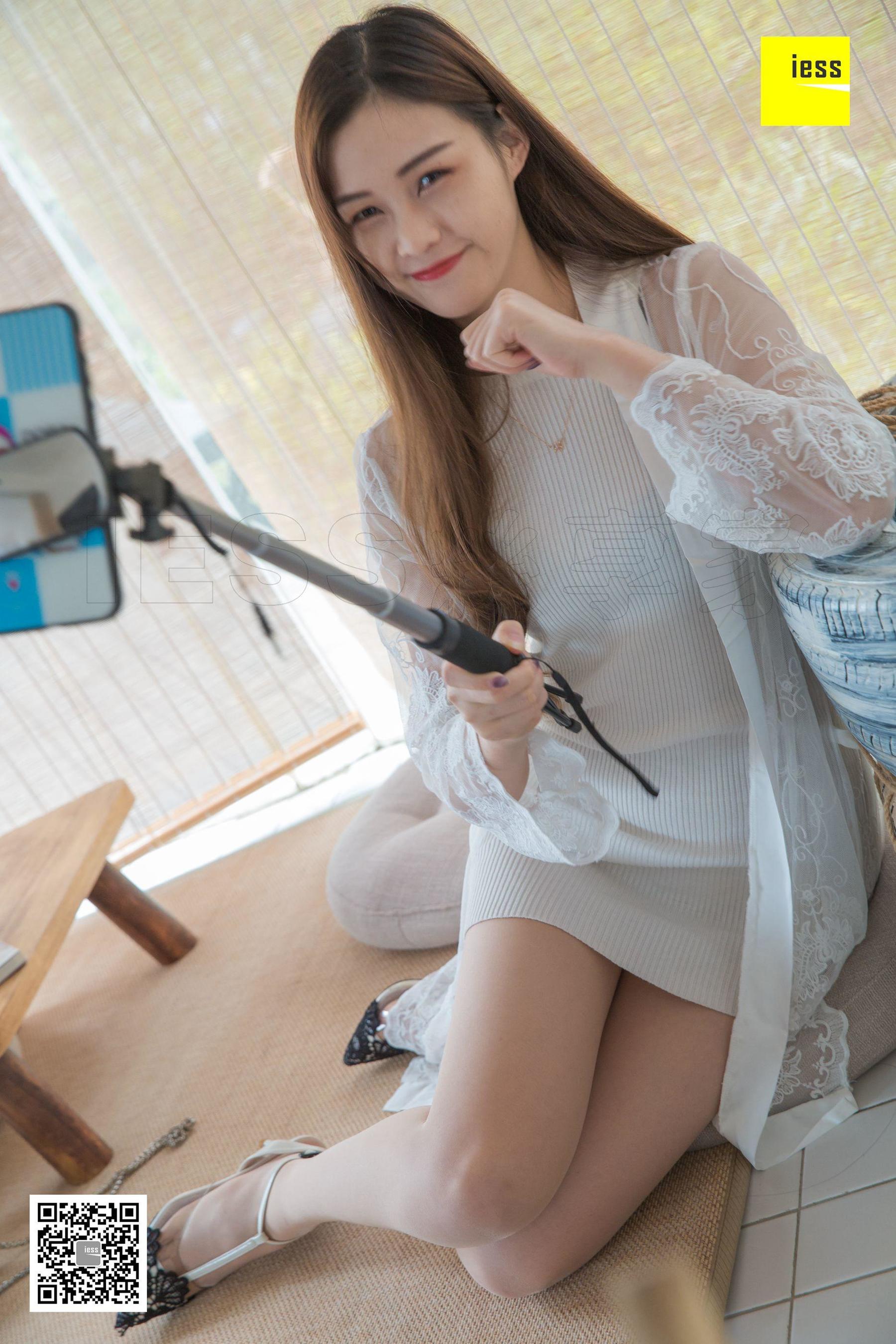 [异思趣向IESS] 模特 九妹 《九妹玩自拍》