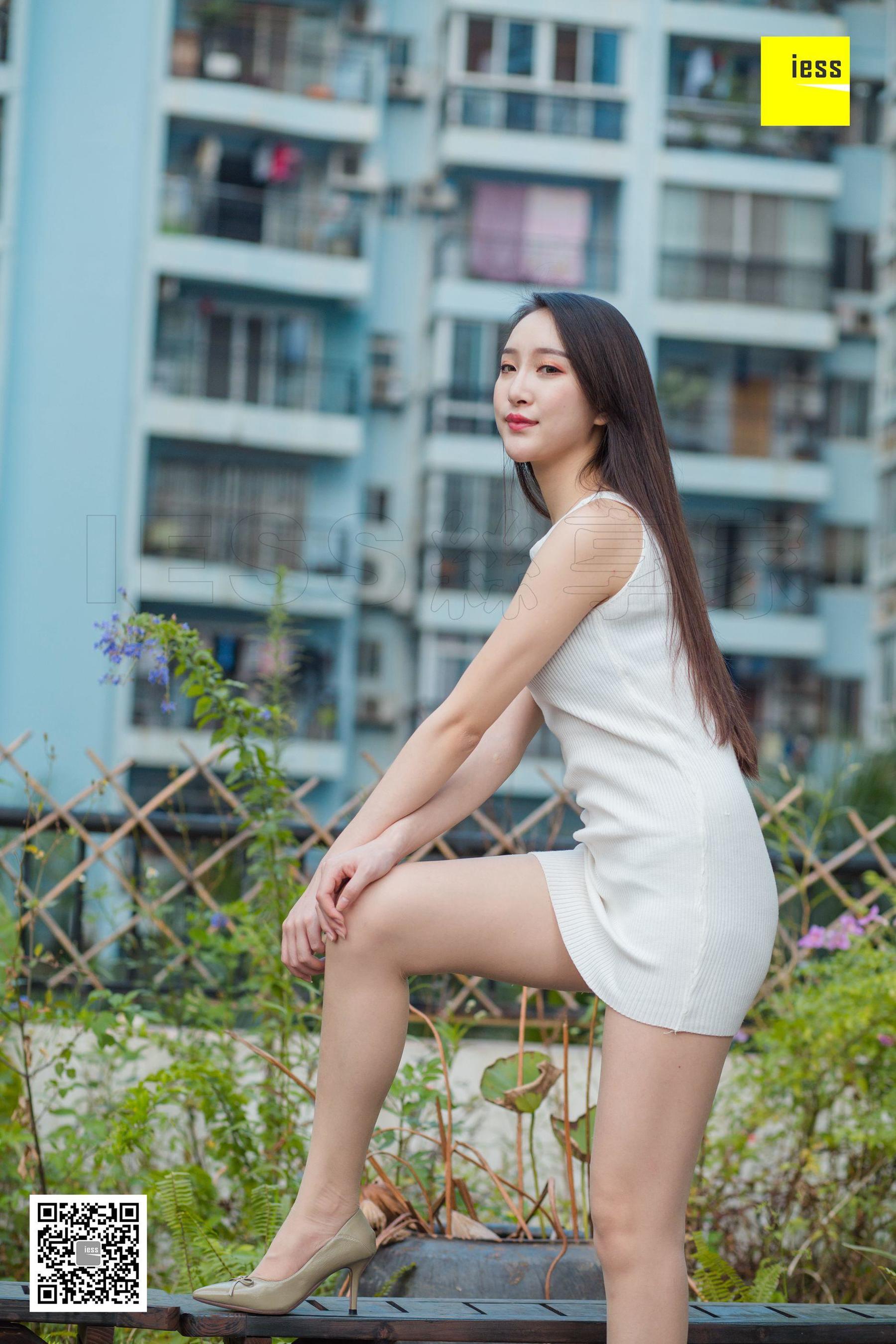 [异思趣向IESS] 模特 云芝 《云芝阳台小短裙》