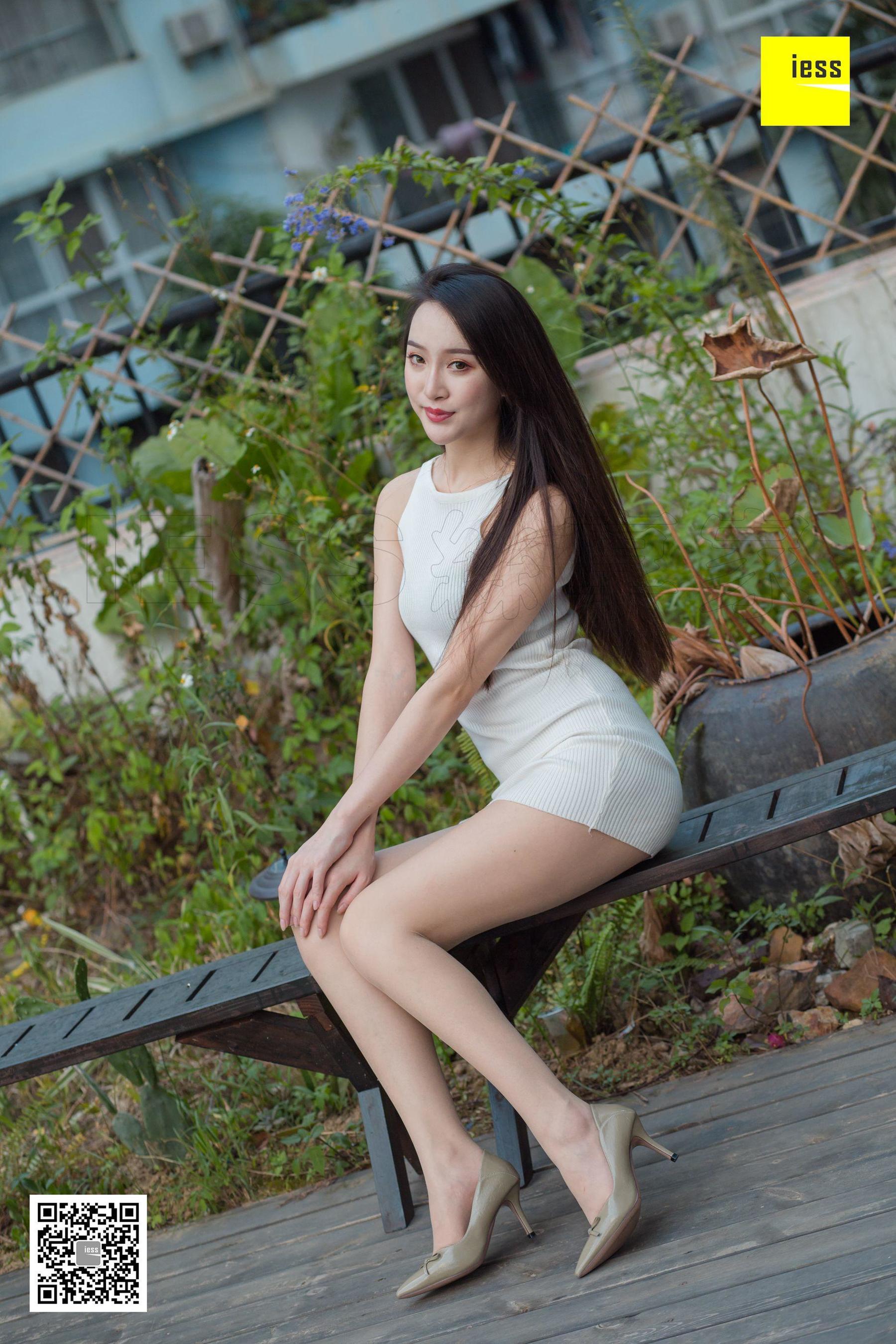 [异思趣向IESS] 模特 云芝 《云芝阳台小短裙》