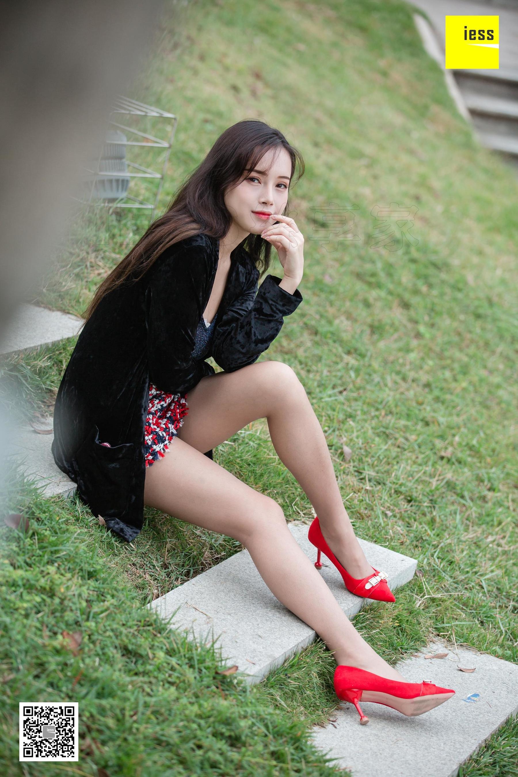 [异思趣向IESS] 模特 小羽 《花丛中的小羽》