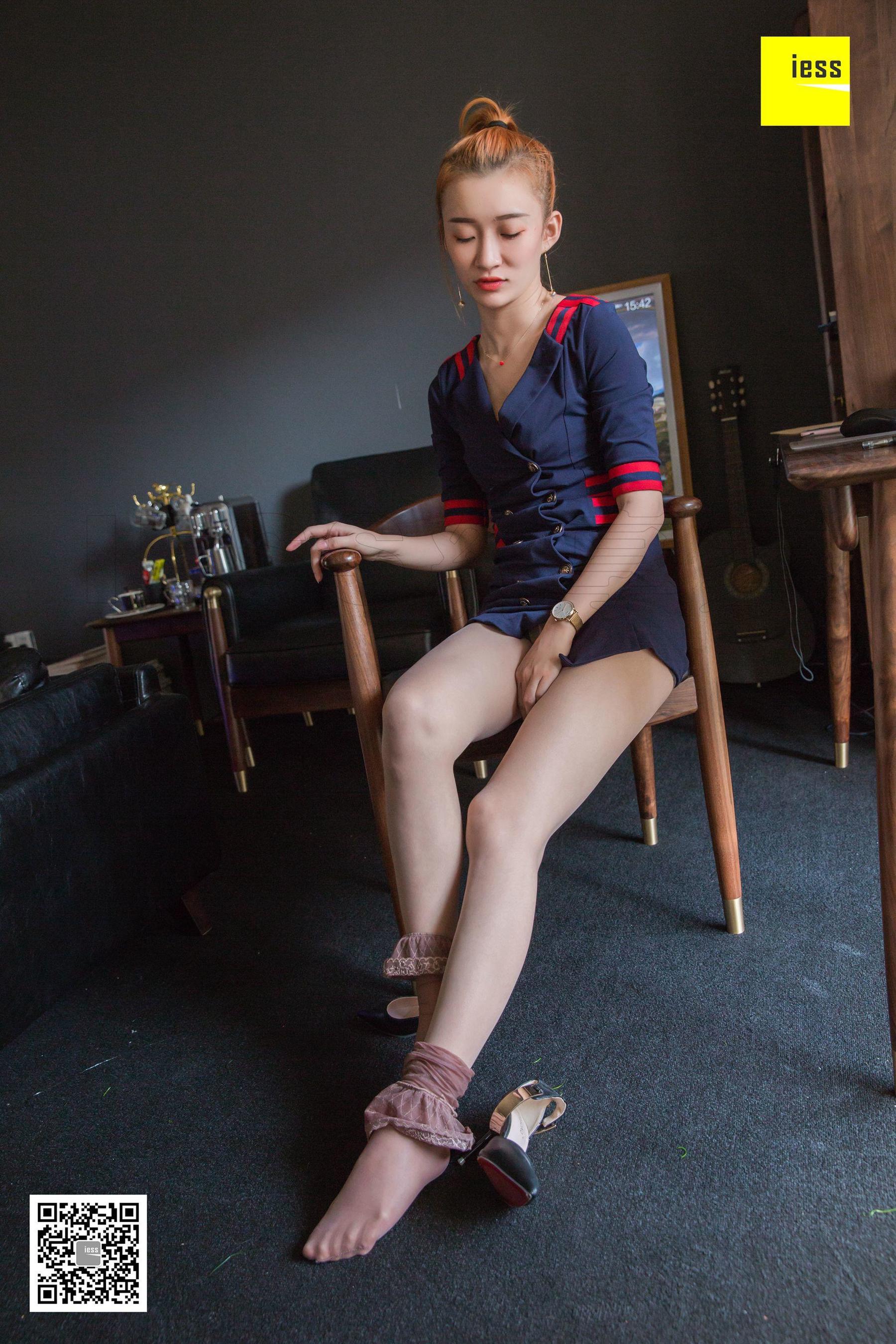 [异思趣向IESS] 模特 秋秋 《秋姐的双层袜子》