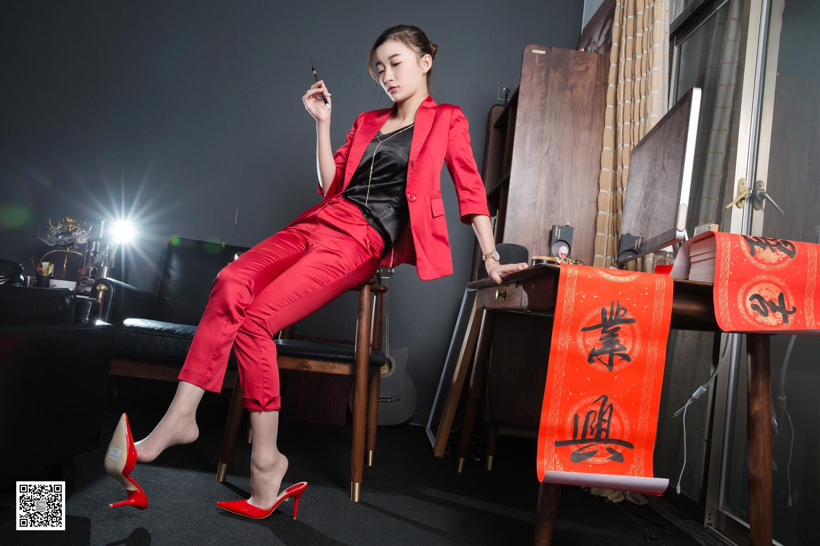 [异思趣向IESS] 模特 秋秋 《秋秋恭贺新春》