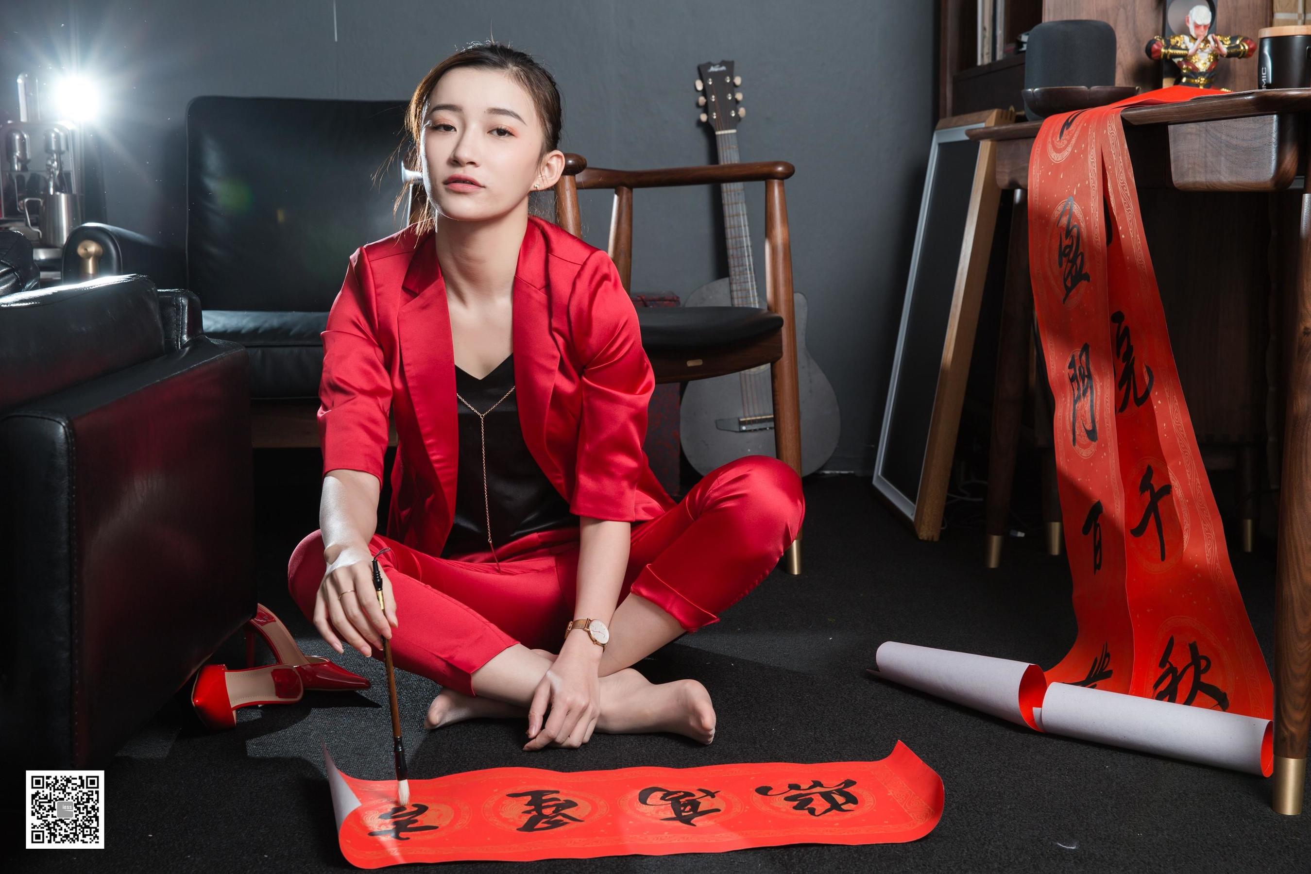 [异思趣向IESS] 模特 秋秋 《秋秋恭贺新春》
