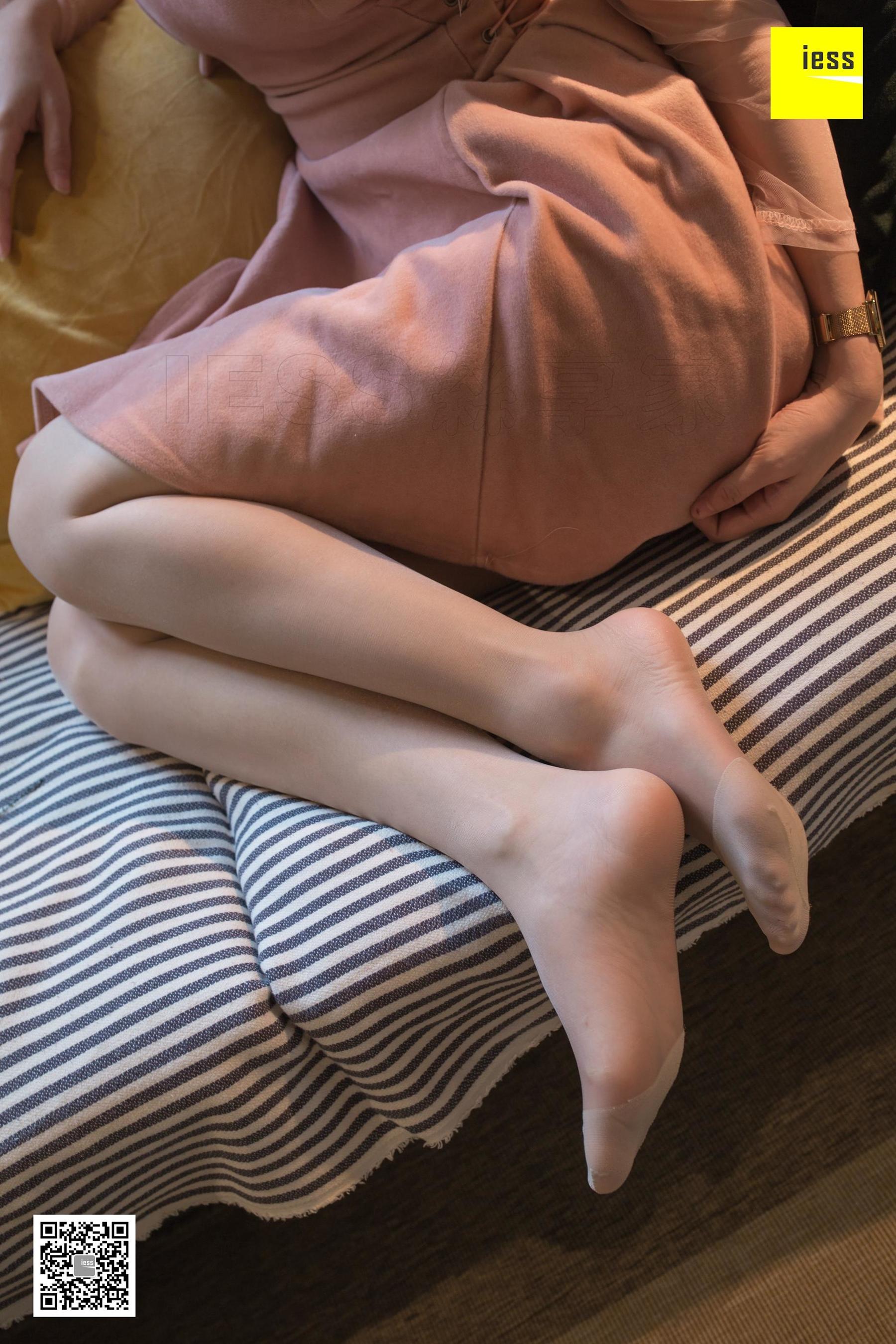 [异思趣向IESS] 模特 秋秋 《秋秋粉嫩脚尖加固》