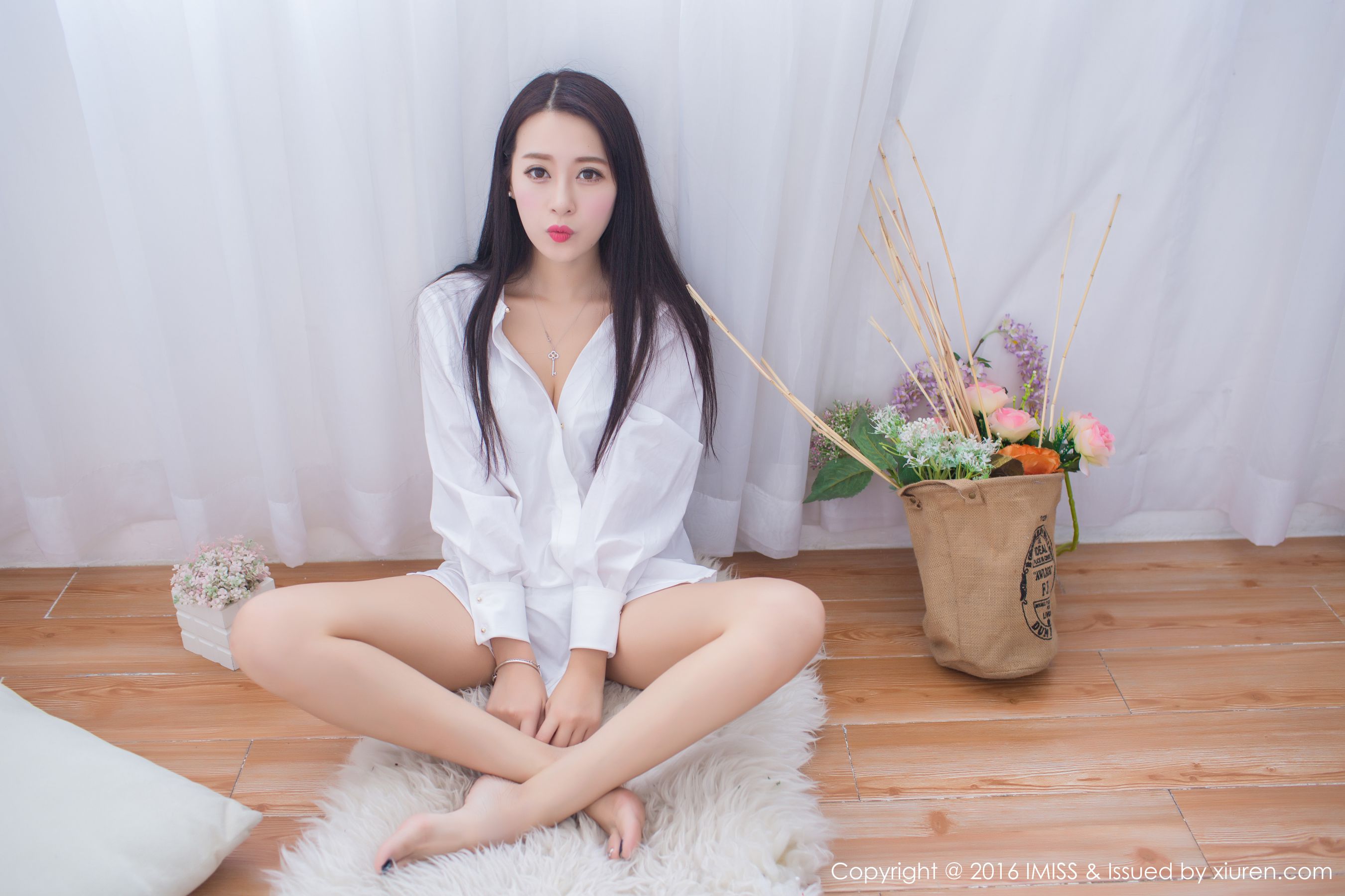 王曼妮好Q《性感睡衣+白衬衫系列》 [爱蜜社IMiss] Vol.137