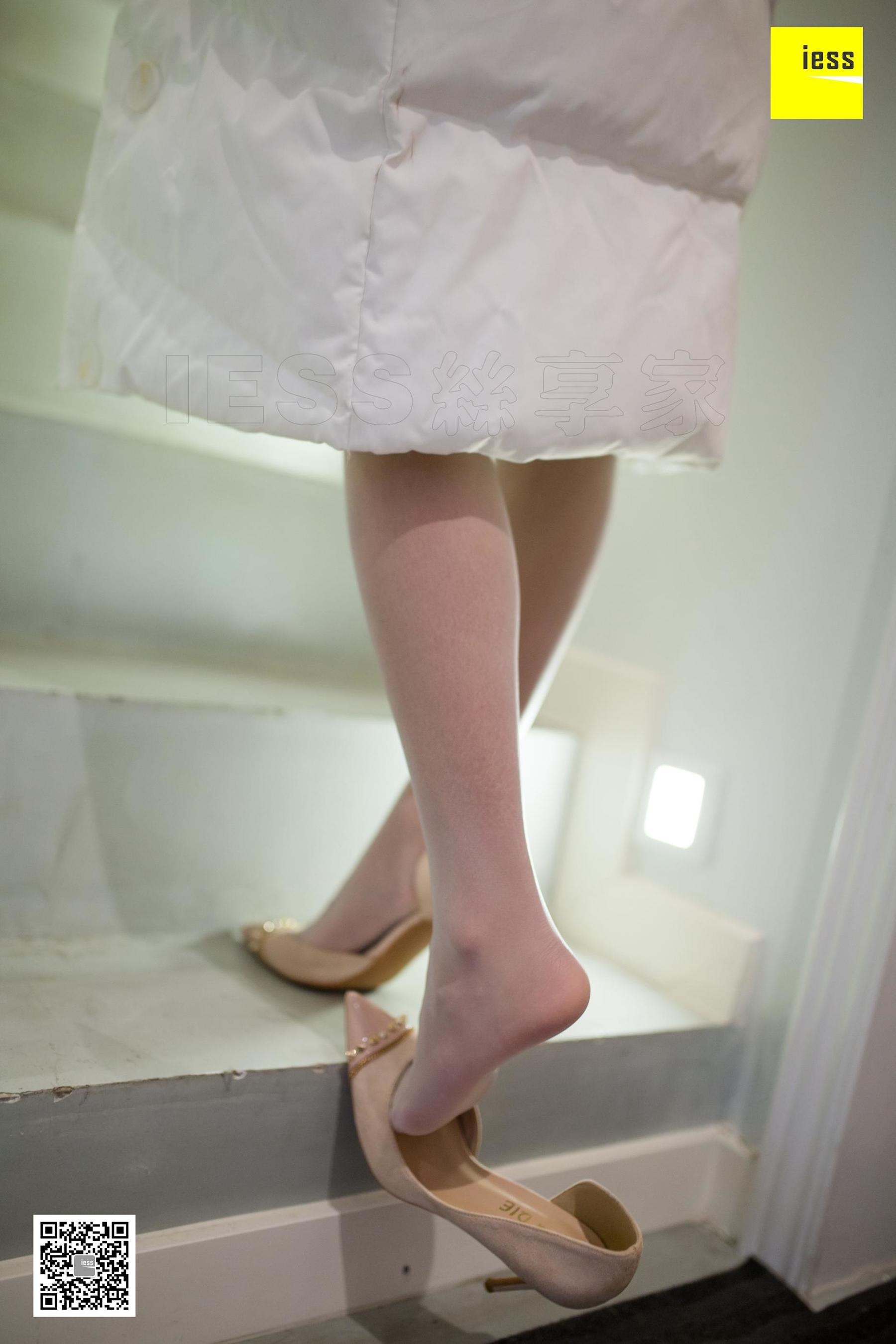 [异思趣向IESS] 模特：婉萍 《婉萍白色羽绒服》