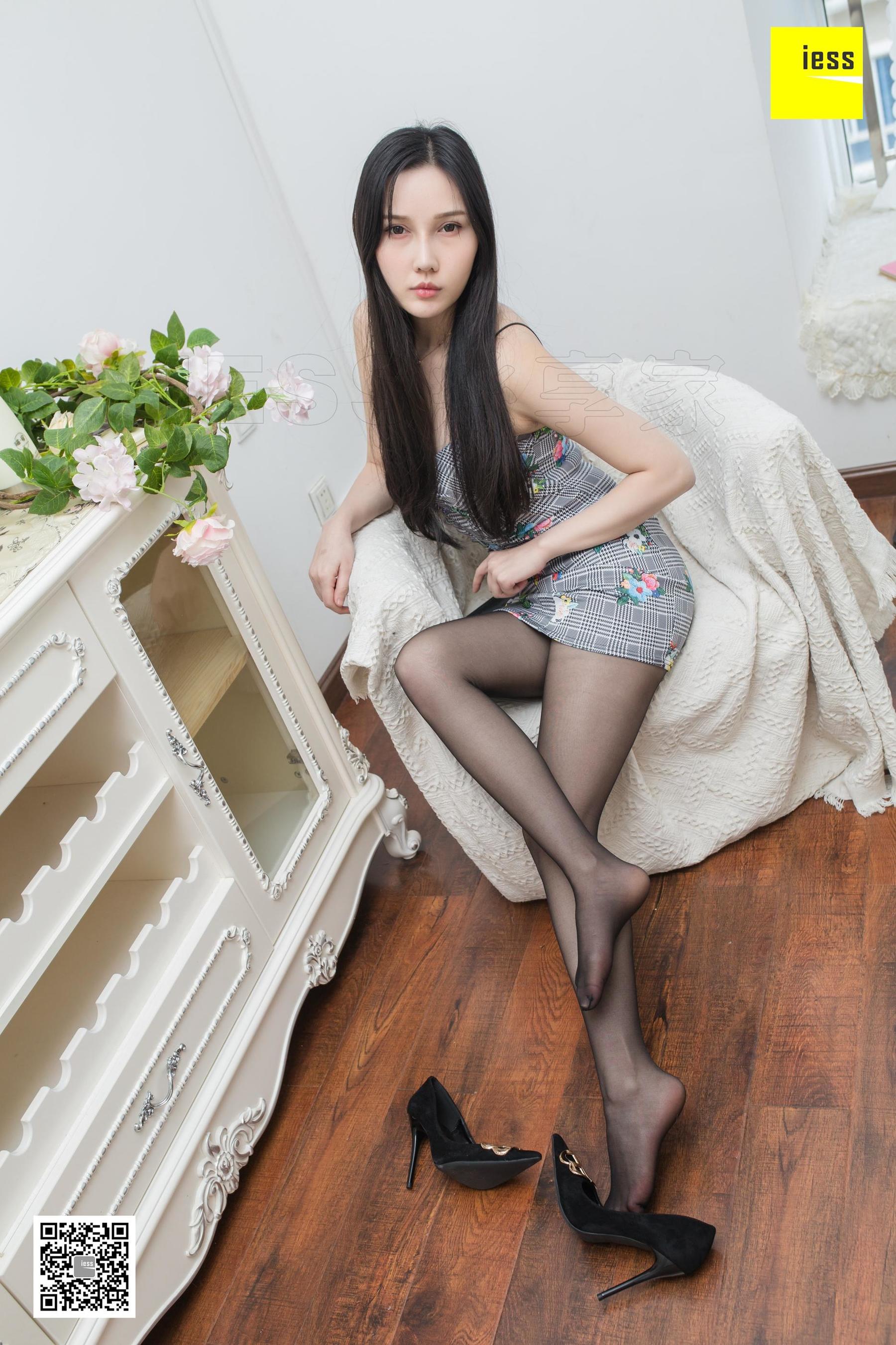 [异思趣向IESS] 模特：文欣 《小女人文欣》
