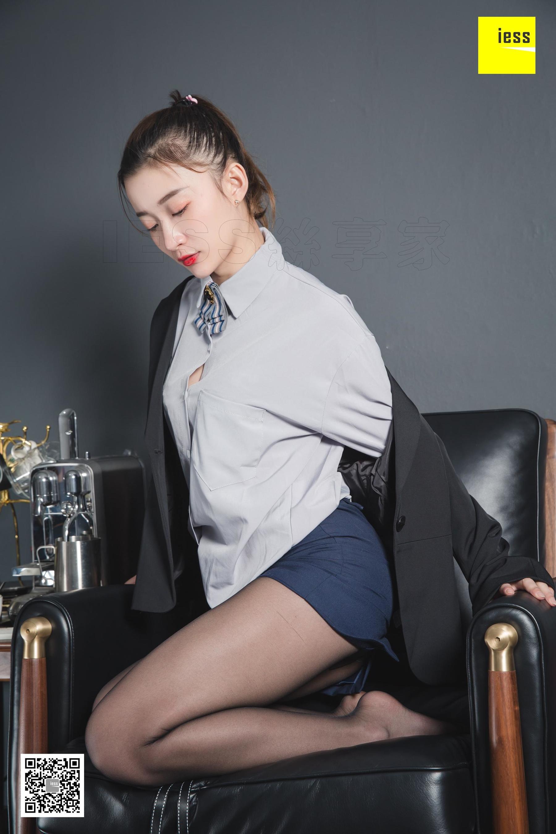 [异思趣向IESS] 模特：秋秋 《秋秋的红色火焰》