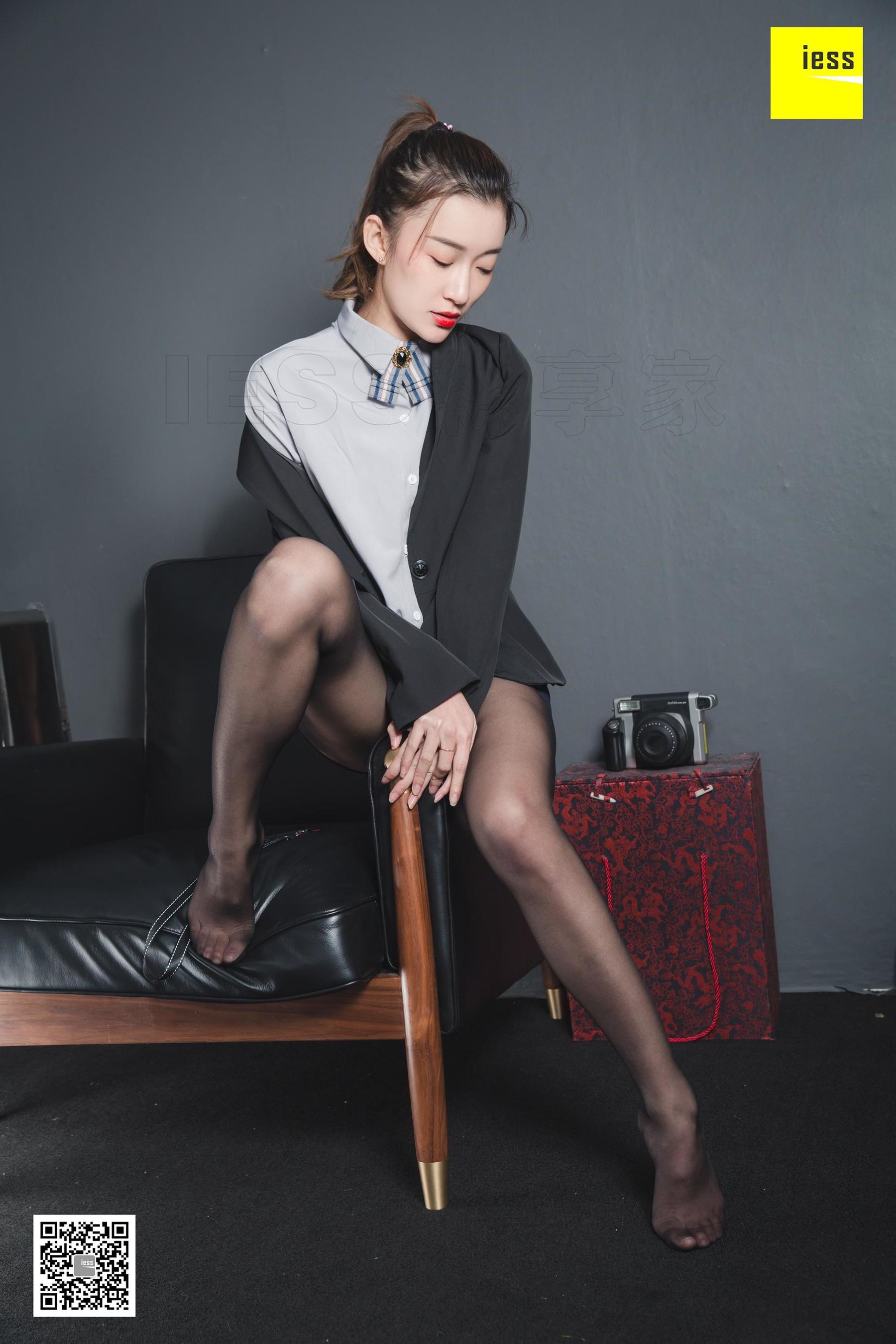 [异思趣向IESS] 模特：秋秋 《秋秋的红色火焰》