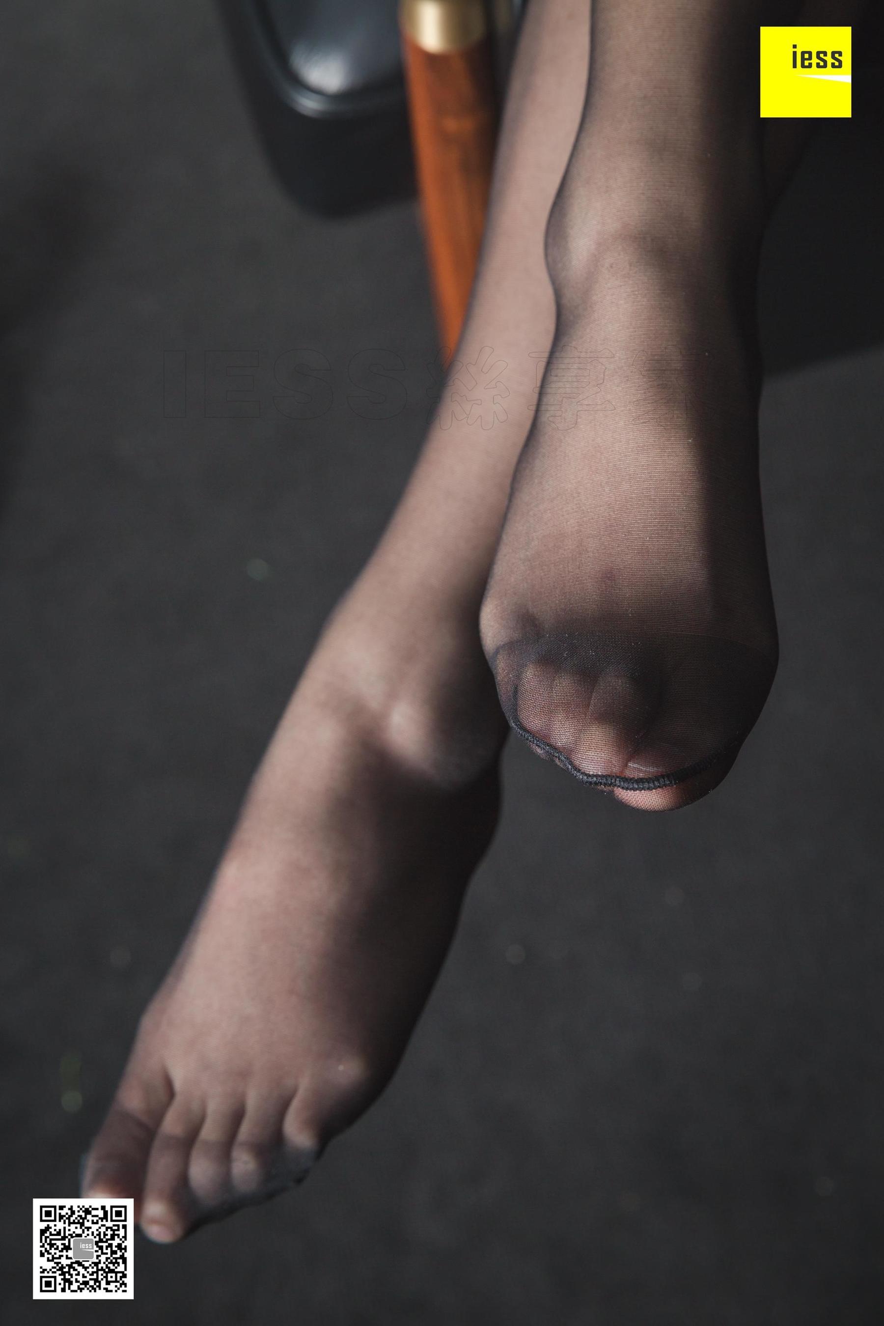 [异思趣向IESS] 模特：秋秋 《秋秋的红色火焰》