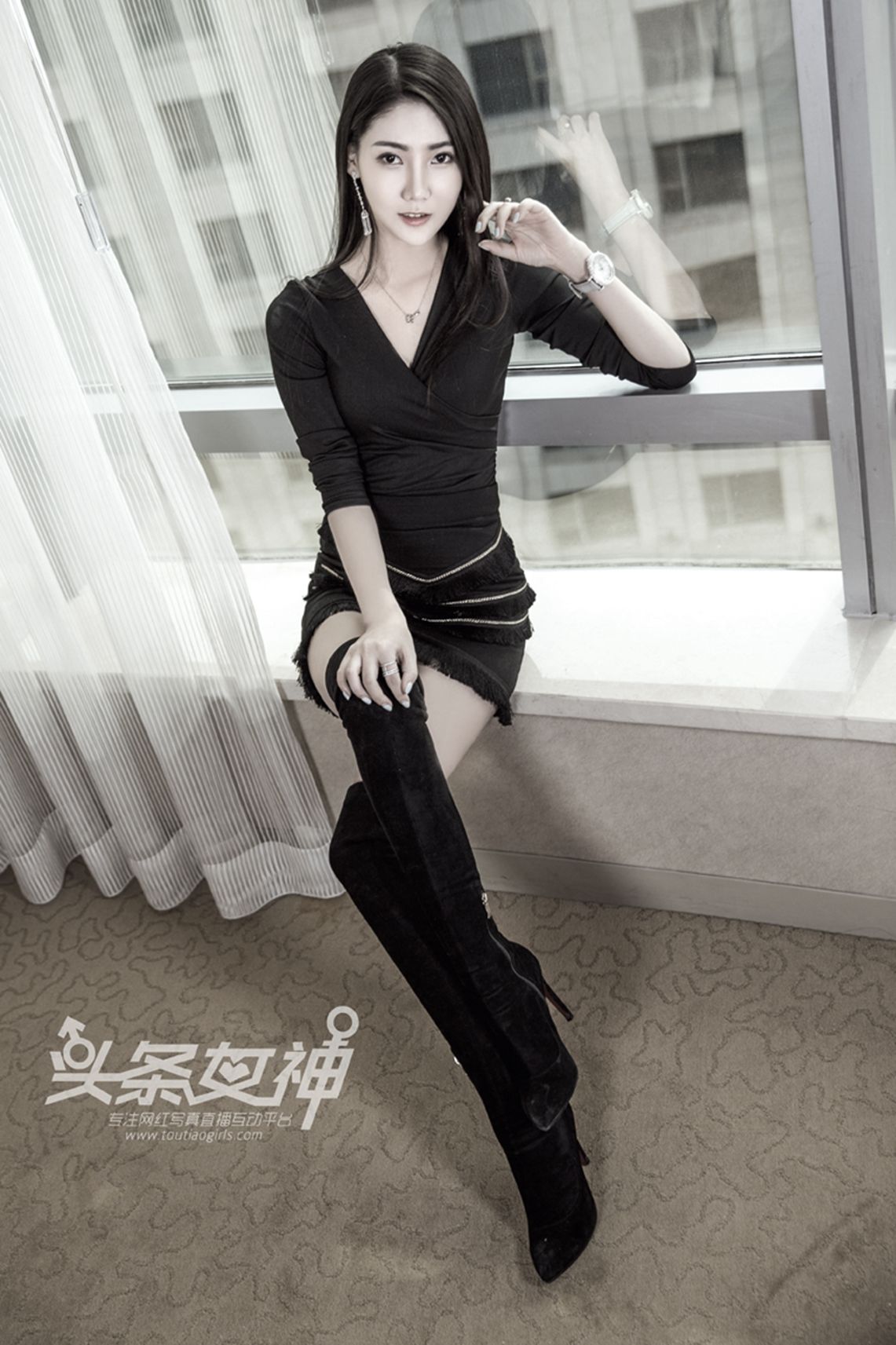 [头条女神TouTiao]  娇娇小朋友 我的大长腿！