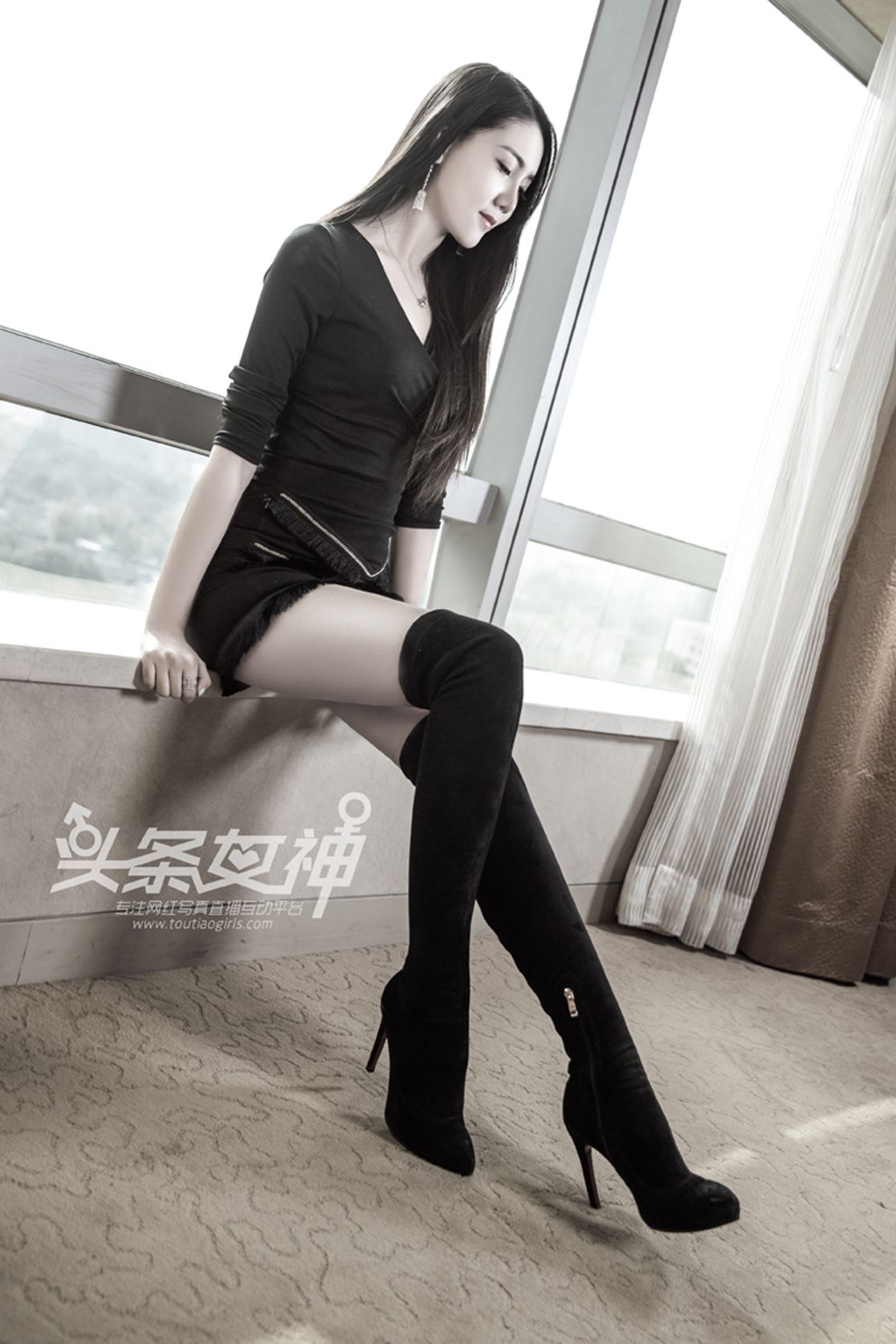 [头条女神TouTiao]  娇娇小朋友 我的大长腿！