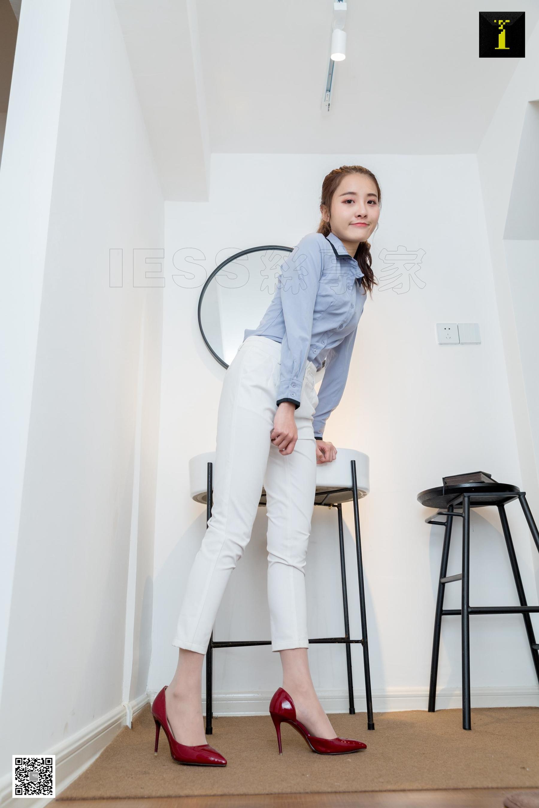 [异思趣向IESS] 模特 婉萍《婉萍简约白色西装裤》