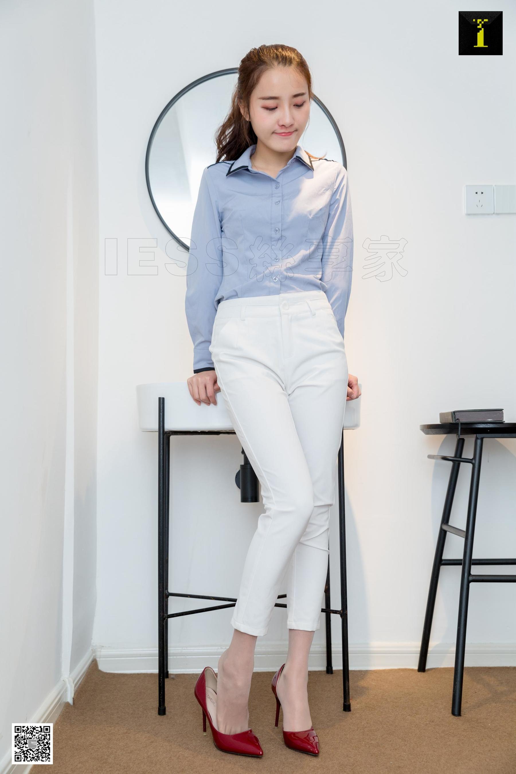 [异思趣向IESS] 模特 婉萍《婉萍简约白色西装裤》