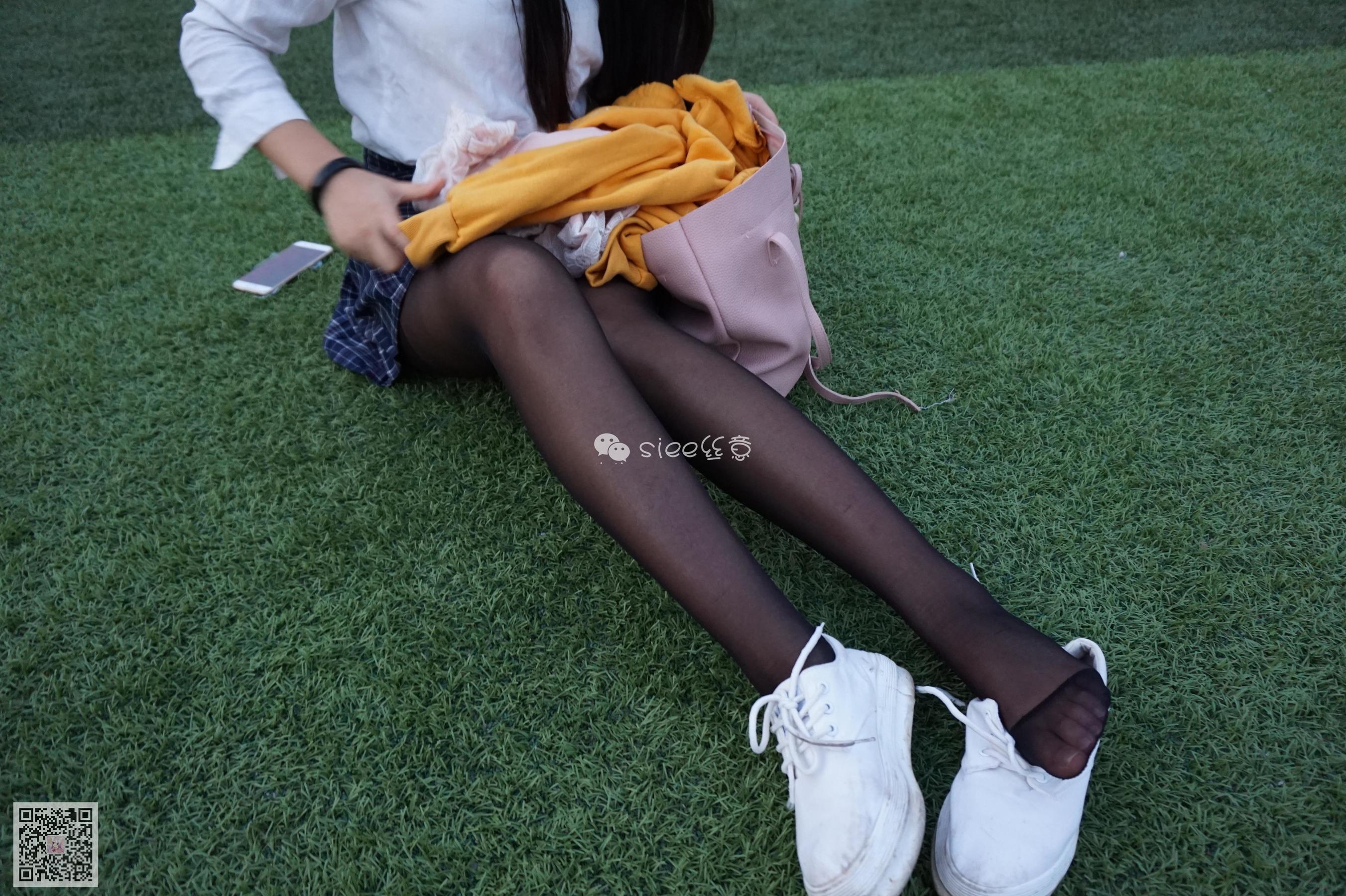 [丝意SIEE] No.006 曦曦 操场黑丝