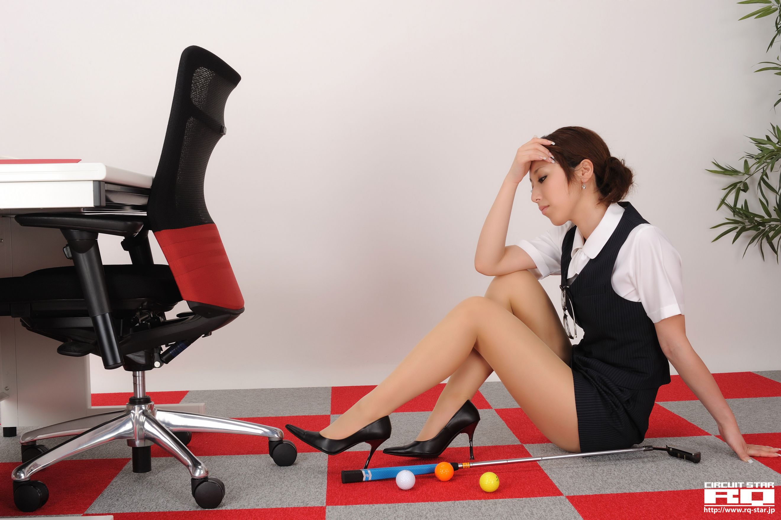 [RQ-STAR] NO.00294 Emi Shimizu 清水恵美 Office Lady 写真集
