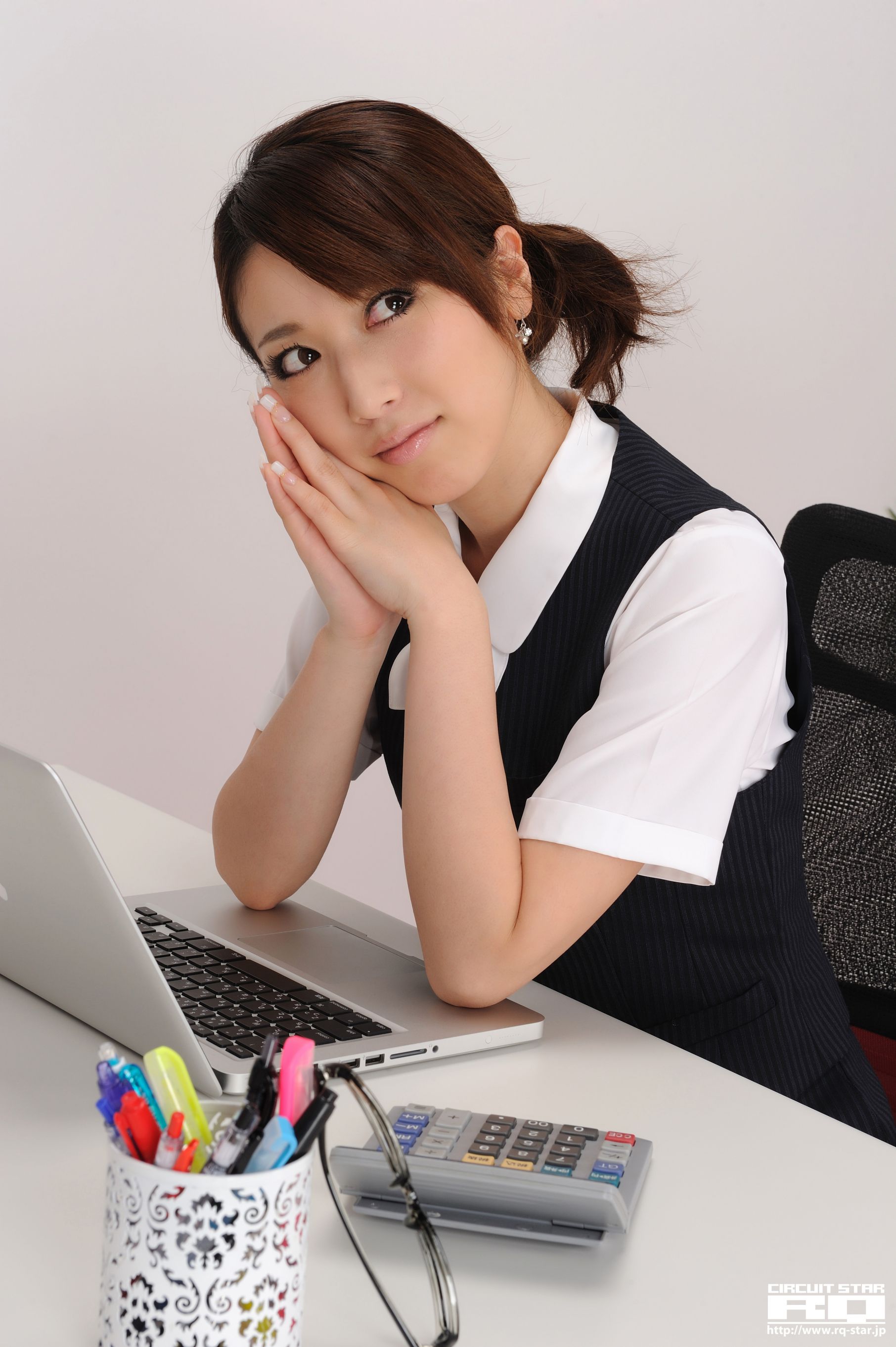 [RQ-STAR] NO.00294 Emi Shimizu 清水恵美 Office Lady 写真集