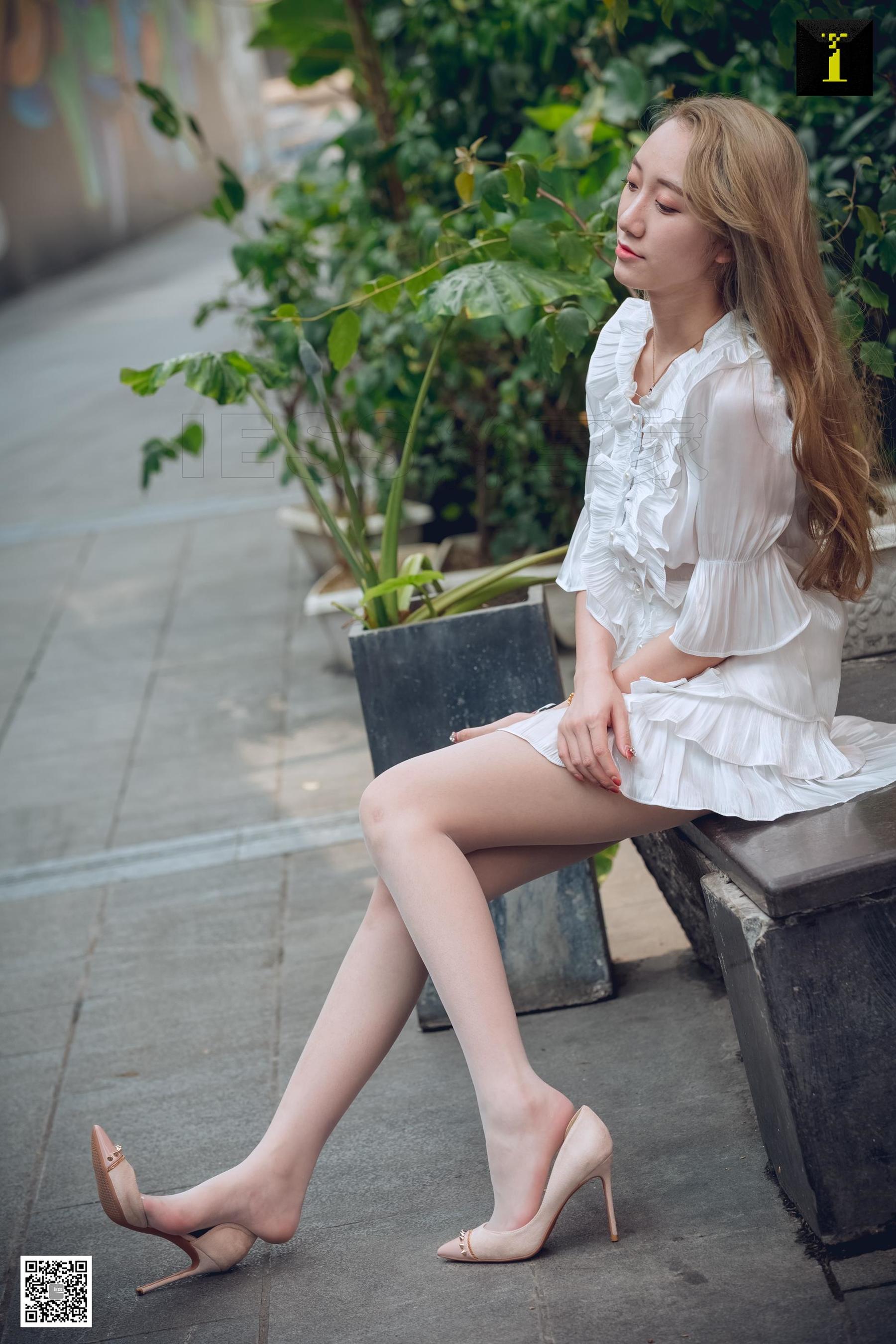 [异思趣向IESS] 模特 乐乐 《小猪佩奇我配你》