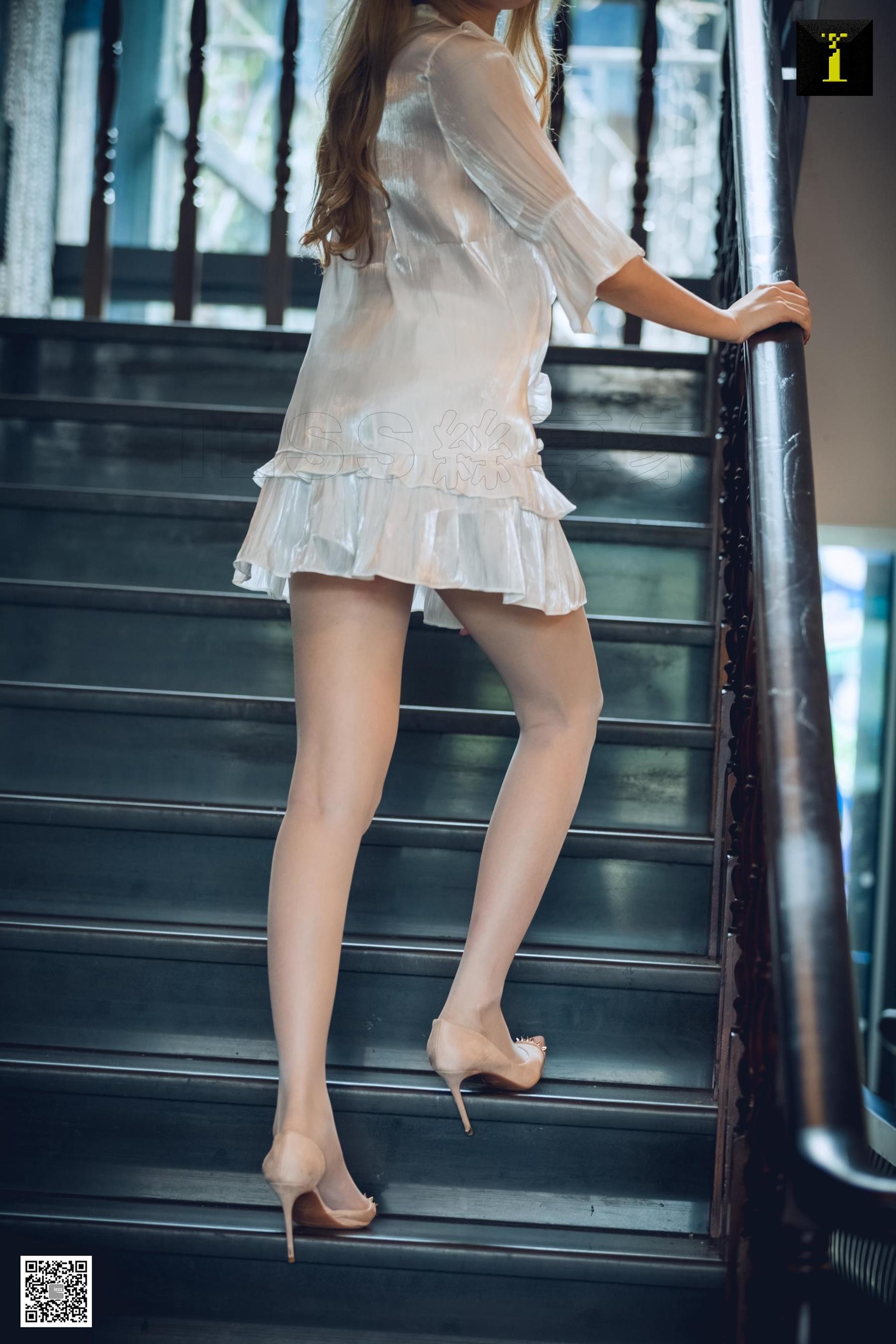 [异思趣向IESS] 模特 乐乐 《小猪佩奇我配你》