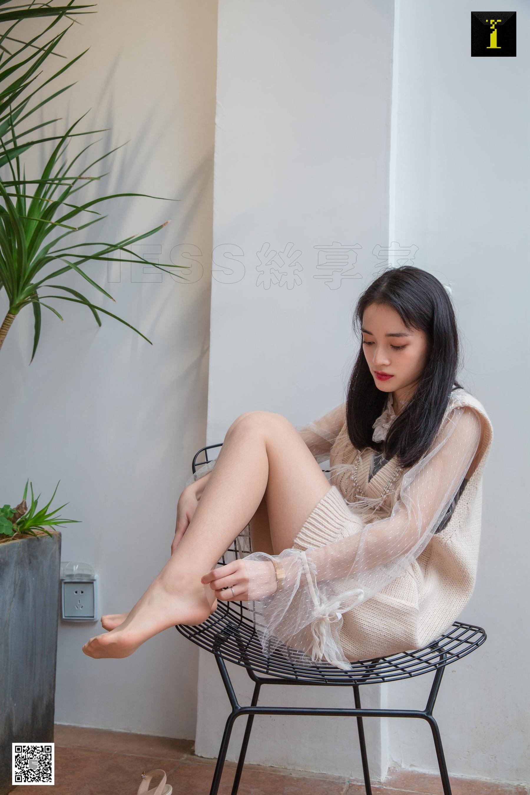 [异思趣向IESS] 模特 姗姗 《素人姗姗的雪白肌》