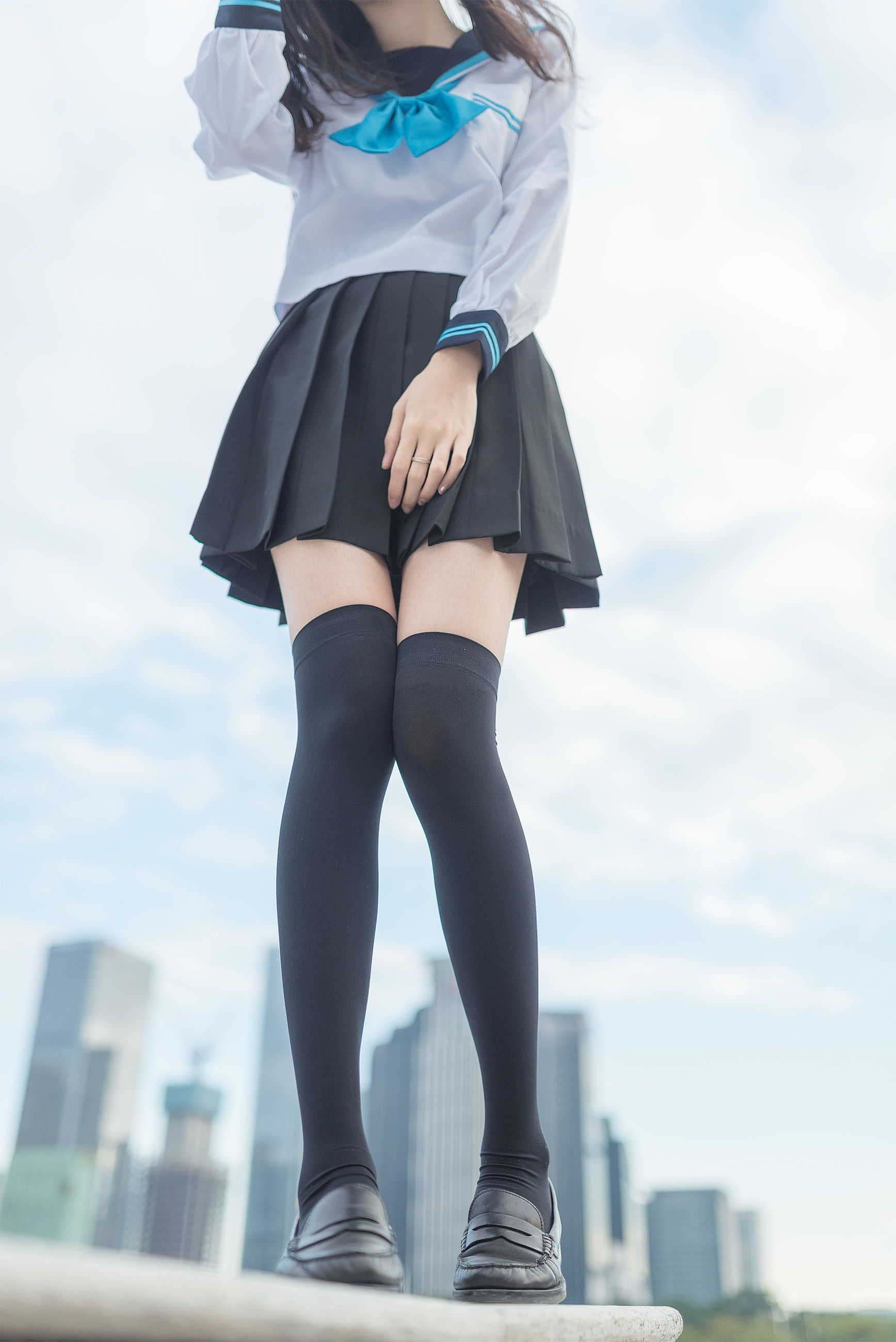 [风之领域] NO.003 黑丝美腿户外