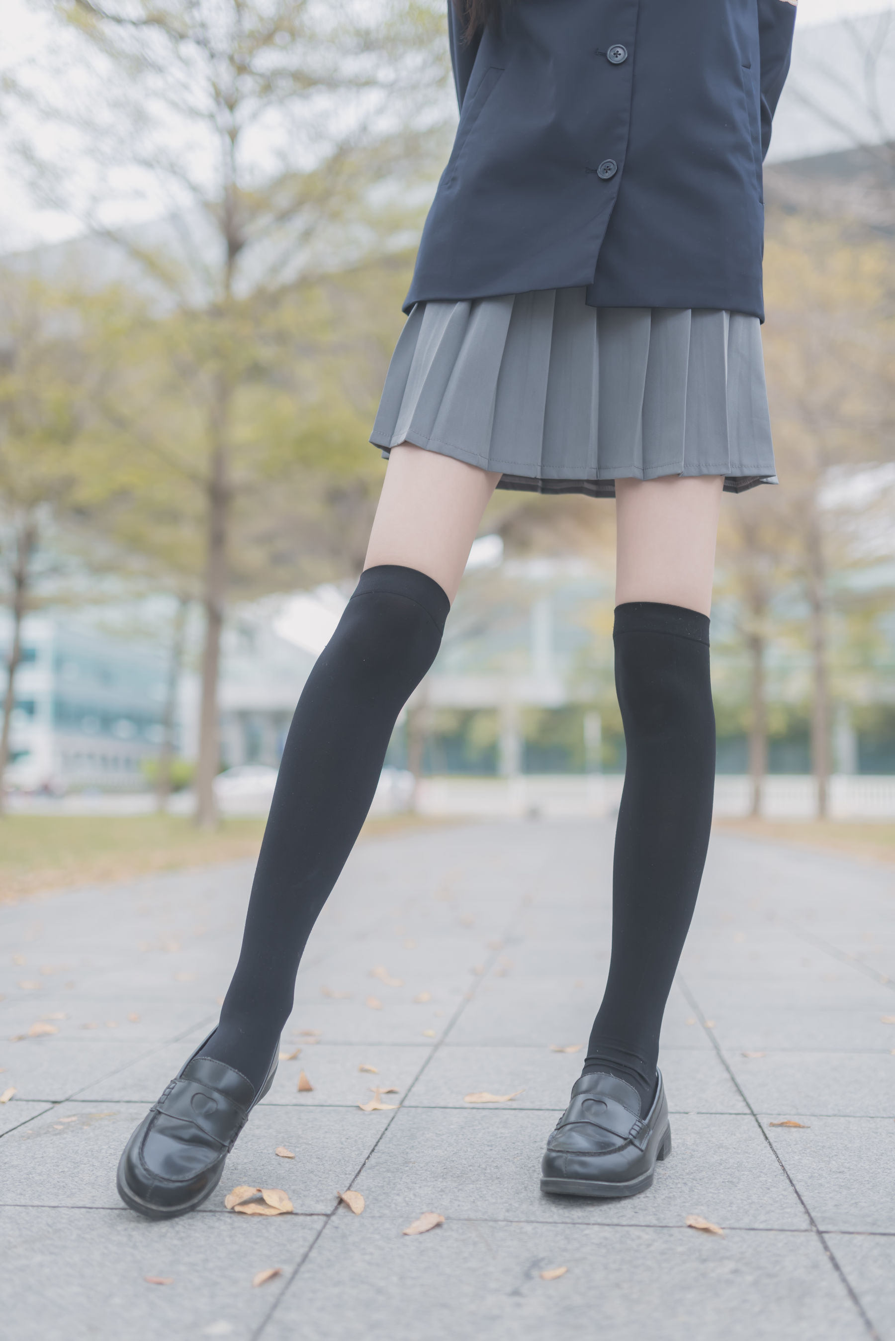 [风之领域] NO.021 学妹户外黑丝1