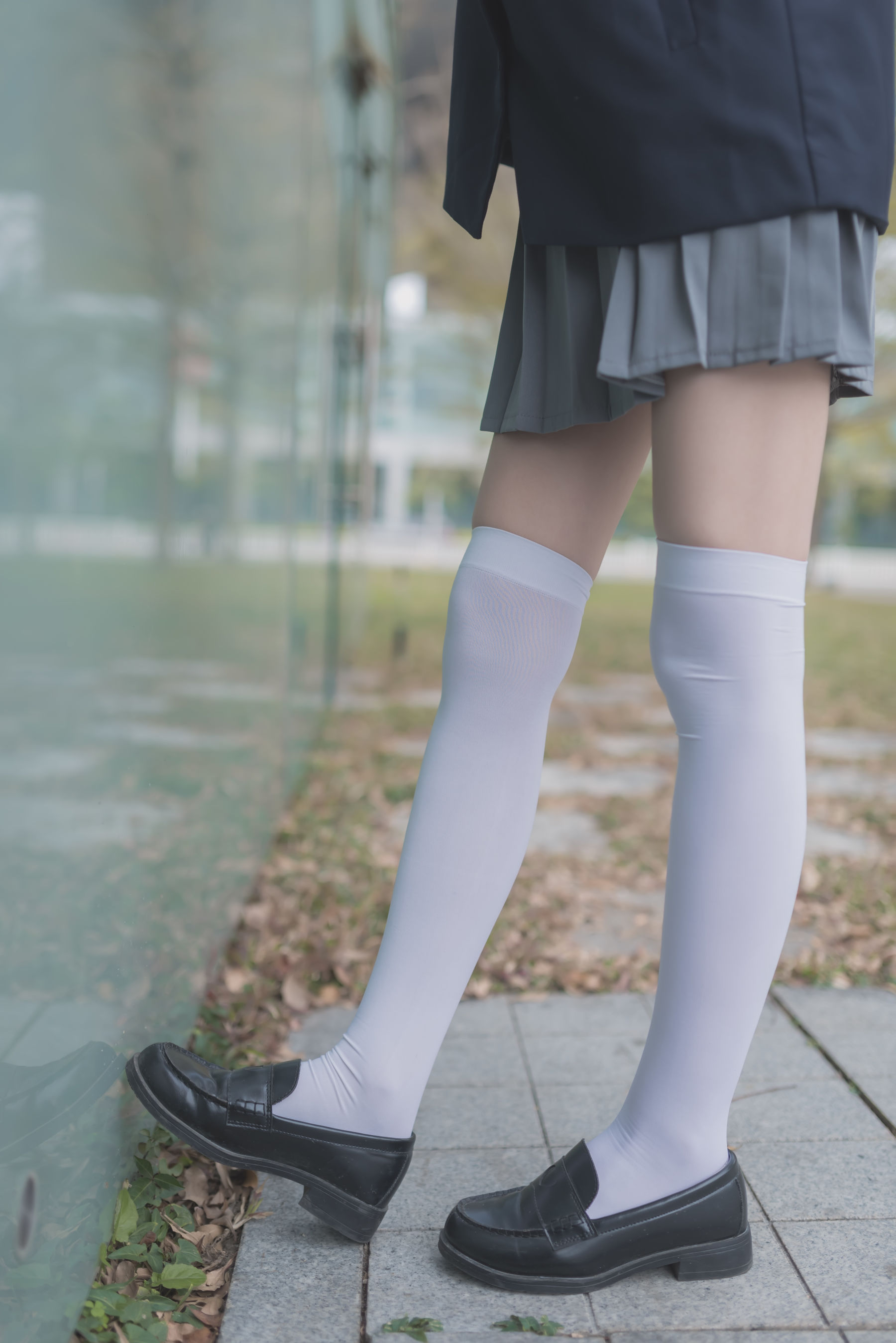 [风之领域] NO.021 学妹户外黑丝1